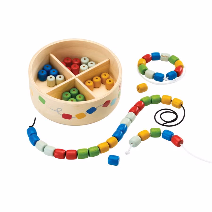 PlanToys Pärlor i Trä i Vacker Burk – Miljömärkt  Montessori Träleksak för Finmotorik