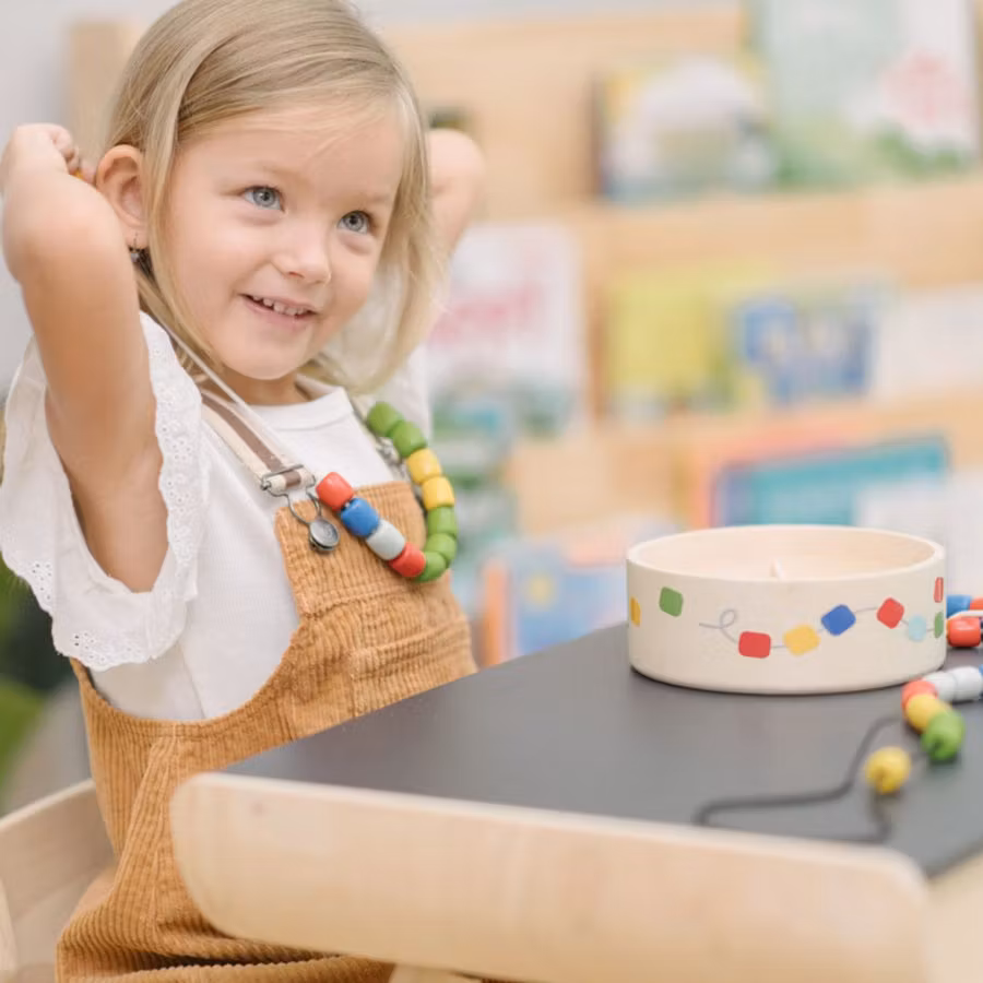 PlanToys Pärlor i Trä i Vacker Burk – Miljömärkt  Montessori Träleksak för Finmotorik - 2
