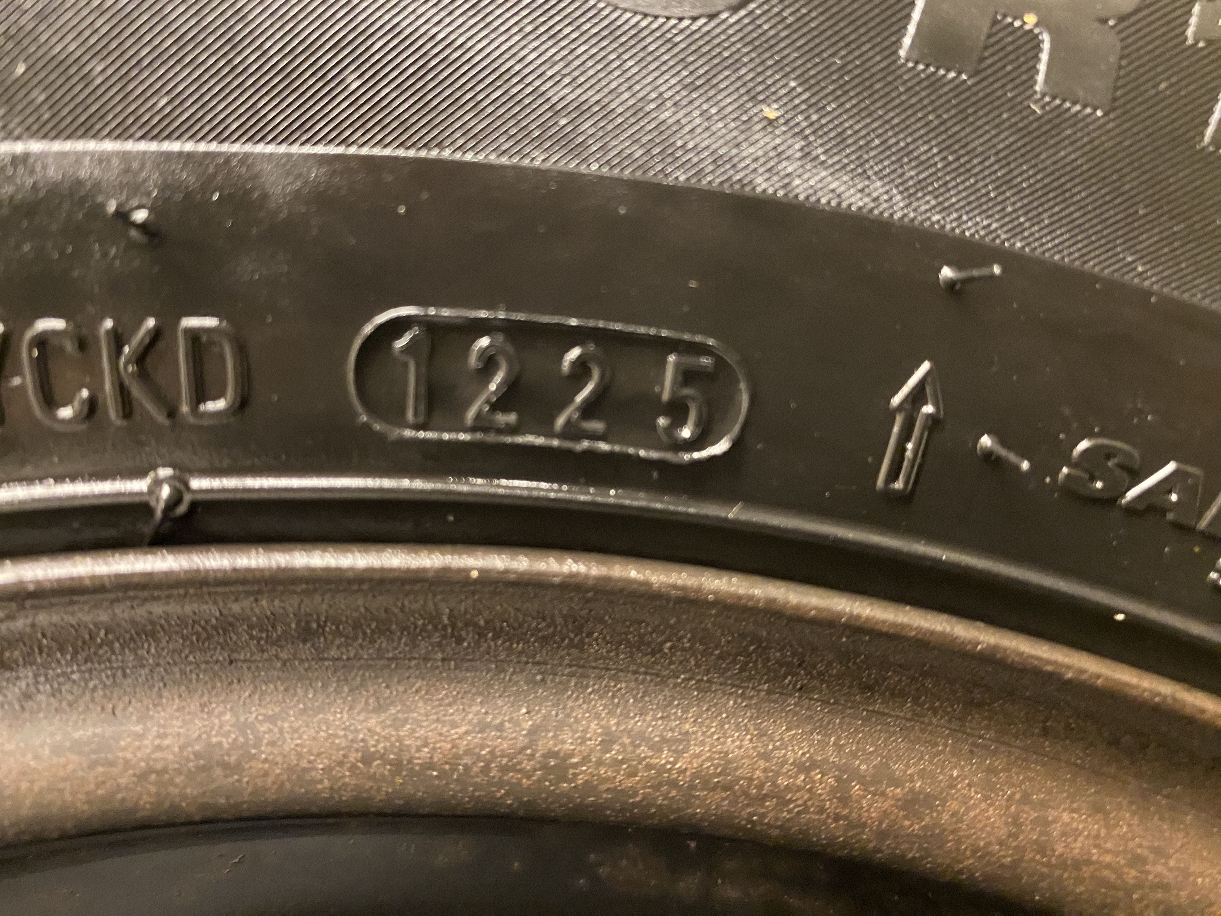 Kompletta Vinterhjul M+S | 14" Plåt VW | 5x100 5x14 ET35 57.1 + 2 st 175/70 R14 84R Kumho iZen KW31 | V15-14 | 6mm | 6mm + 2 st 175/70 R14 88T Kumho WinterCraft Ice Wi51 | V12-25 | 7.5mm | 7.5mm - 11