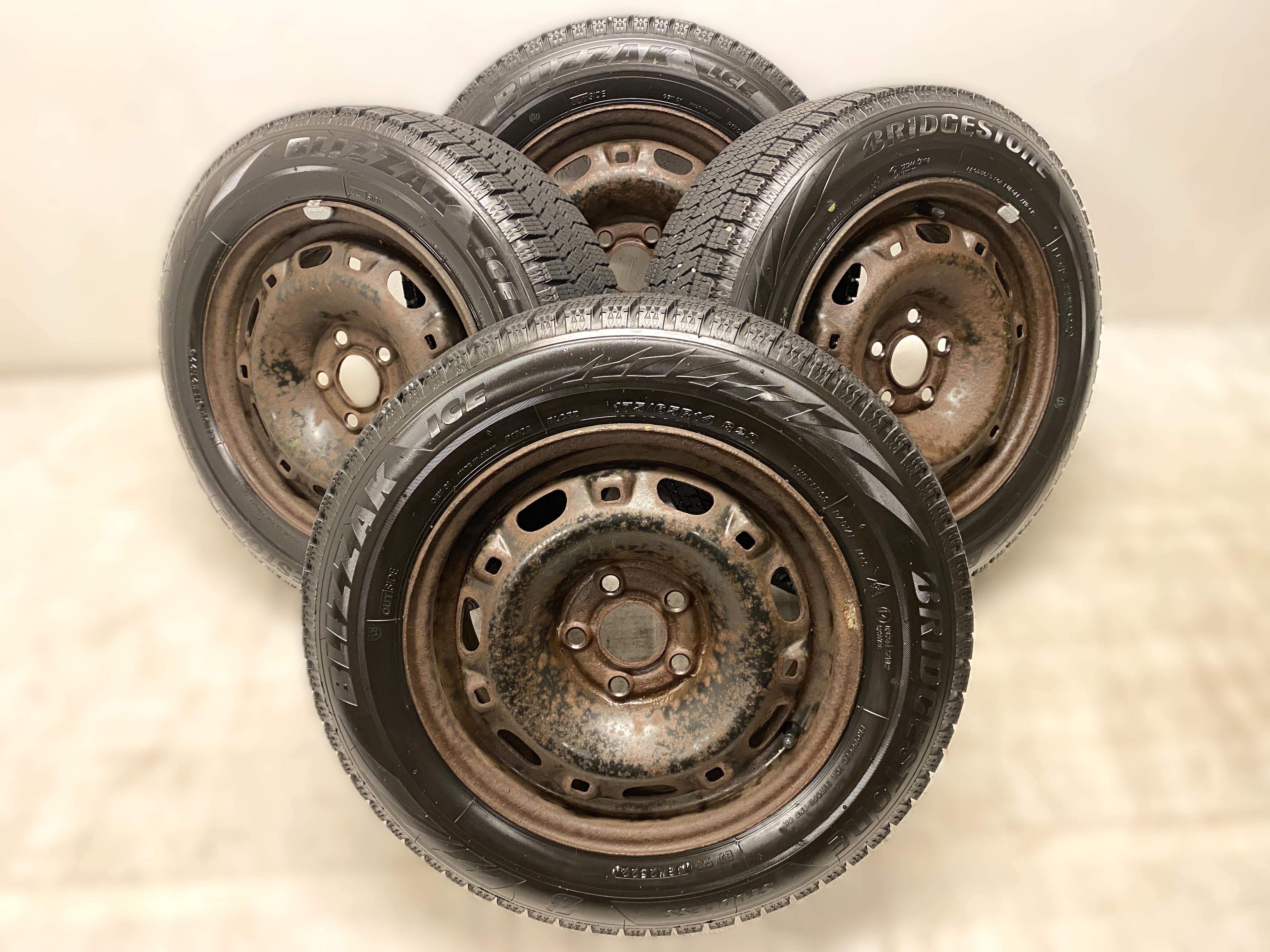 Kompletta Vinterhjul M+S | 14" Plåt VW Skoda | 5x100 6x14 ET43 57.1 + 175/65 R14 82S Bridgestone Blizzak Ice| V25-2022 | 7.5mm | 7.5mm | 7mm | 7mm - 2