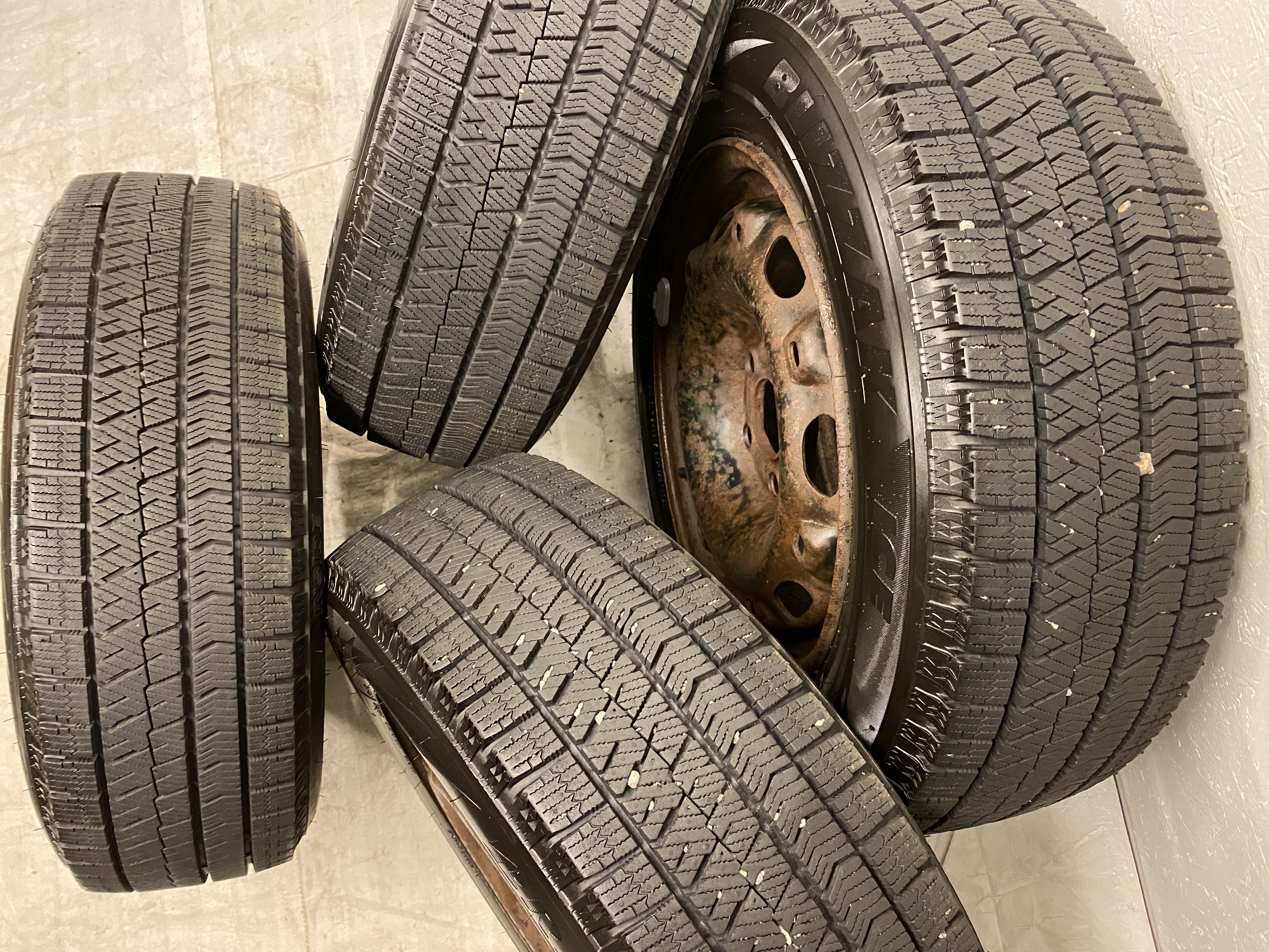 Kompletta Vinterhjul M+S | 14" Plåt VW Skoda | 5x100 6x14 ET43 57.1 + 175/65 R14 82S Bridgestone Blizzak Ice| V25-2022 | 7.5mm | 7.5mm | 7mm | 7mm - 6