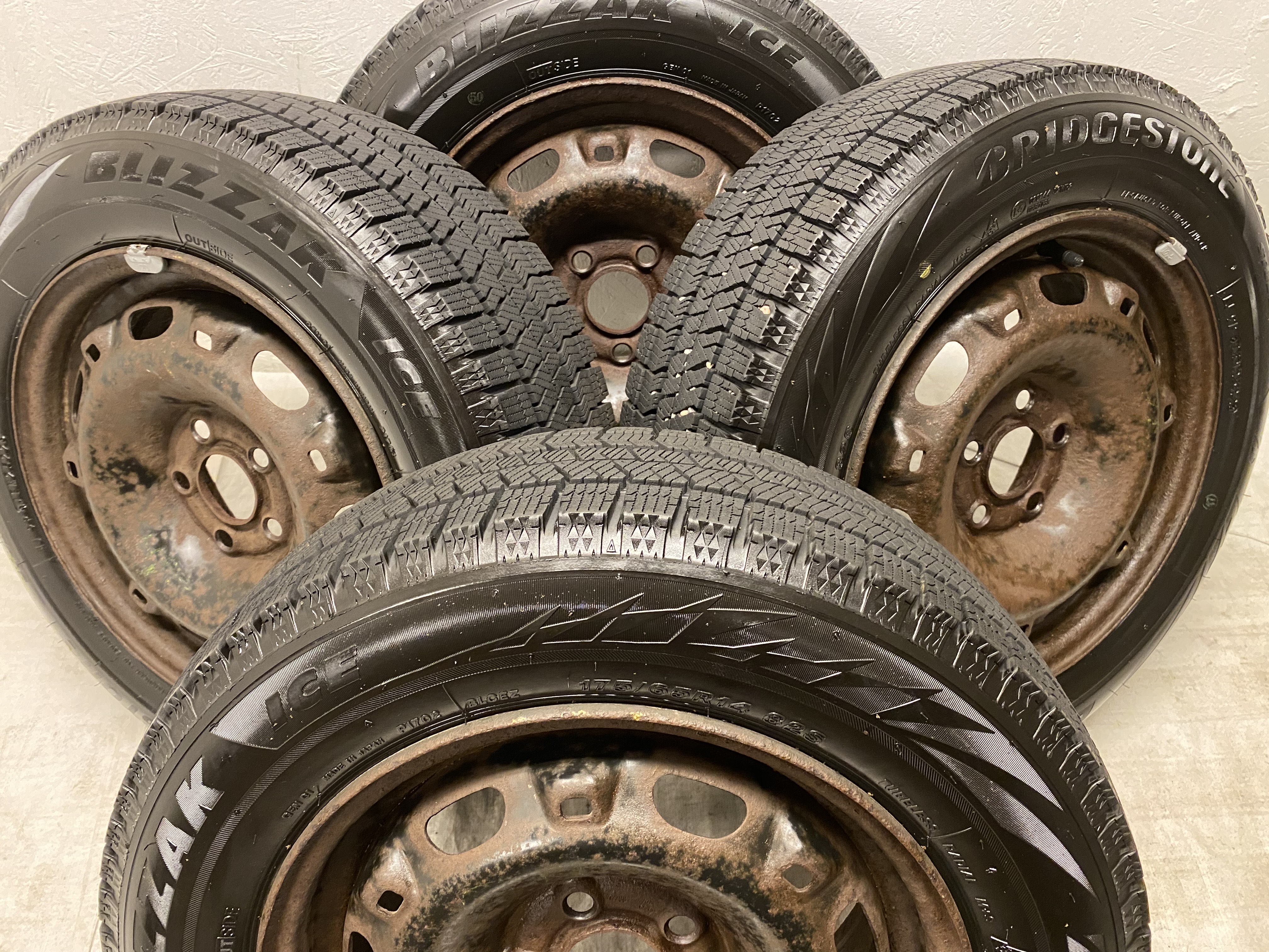 Kompletta Vinterhjul M+S | 14" Plåt VW Skoda | 5x100 6x14 ET43 57.1 + 175/65 R14 82S Bridgestone Blizzak Ice| V25-2022 | 7.5mm | 7.5mm | 7mm | 7mm - 3