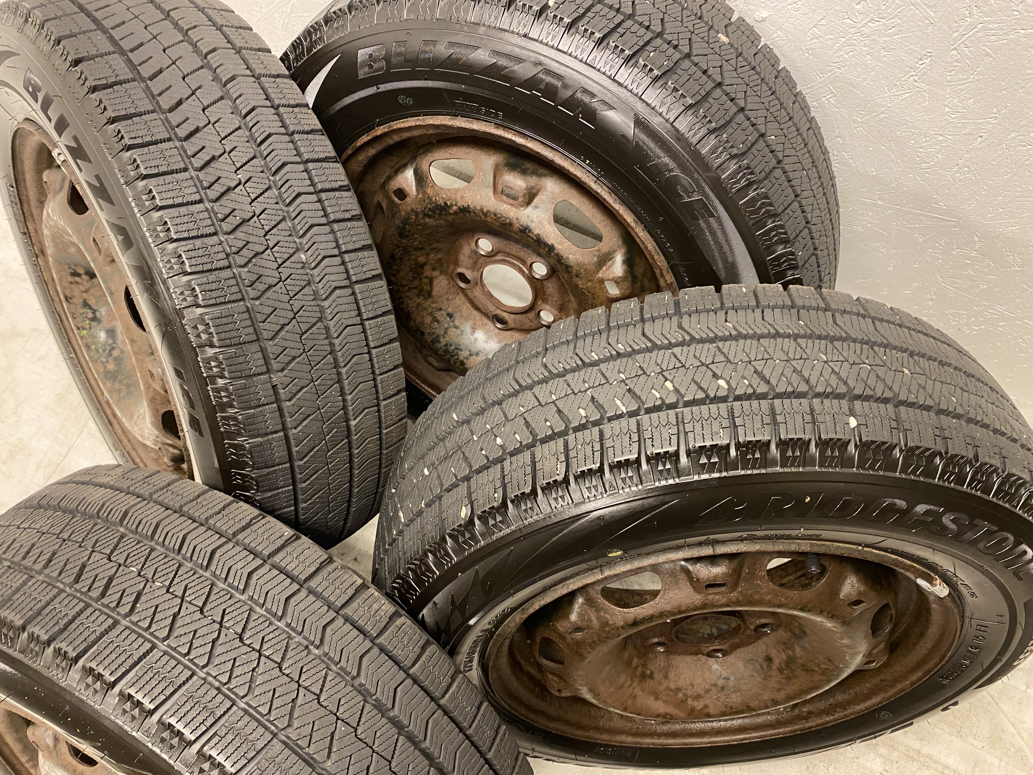 Kompletta Vinterhjul M+S | 14" Plåt VW Skoda | 5x100 6x14 ET43 57.1 + 175/65 R14 82S Bridgestone Blizzak Ice| V25-2022 | 7.5mm | 7.5mm | 7mm | 7mm - 4