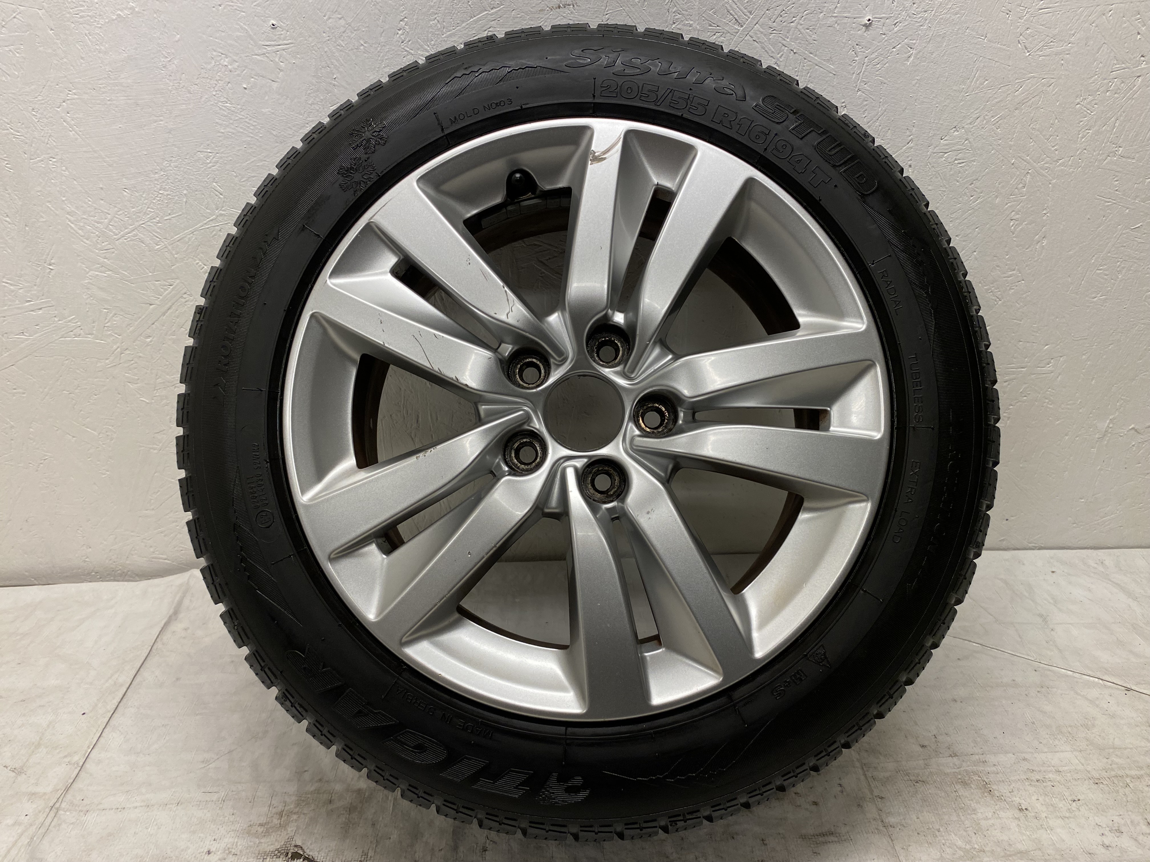 Kompletta Vinterhjul DUBB | 16" PEUGEOT 308 9677989577 | 5x108 7x16 ET44 65.1 +  205/55 R16 94T Tigar Sigura Stud | V30-2017 | 6mm | 6mm | 5.8mm | 5.8mm - 8