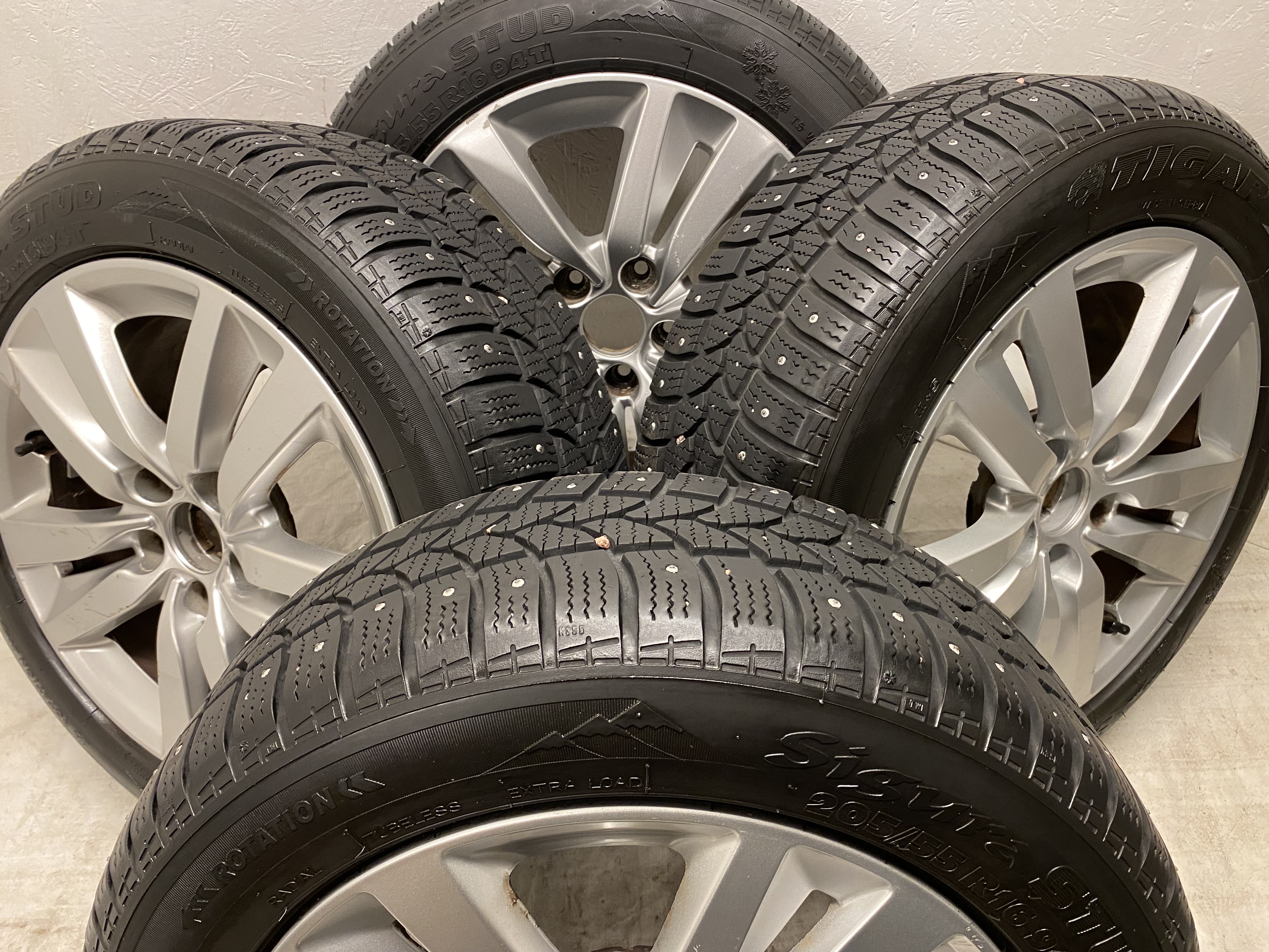 Kompletta Vinterhjul DUBB | 16" PEUGEOT 308 9677989577 | 5x108 7x16 ET44 65.1 +  205/55 R16 94T Tigar Sigura Stud | V30-2017 | 6mm | 6mm | 5.8mm | 5.8mm - 2