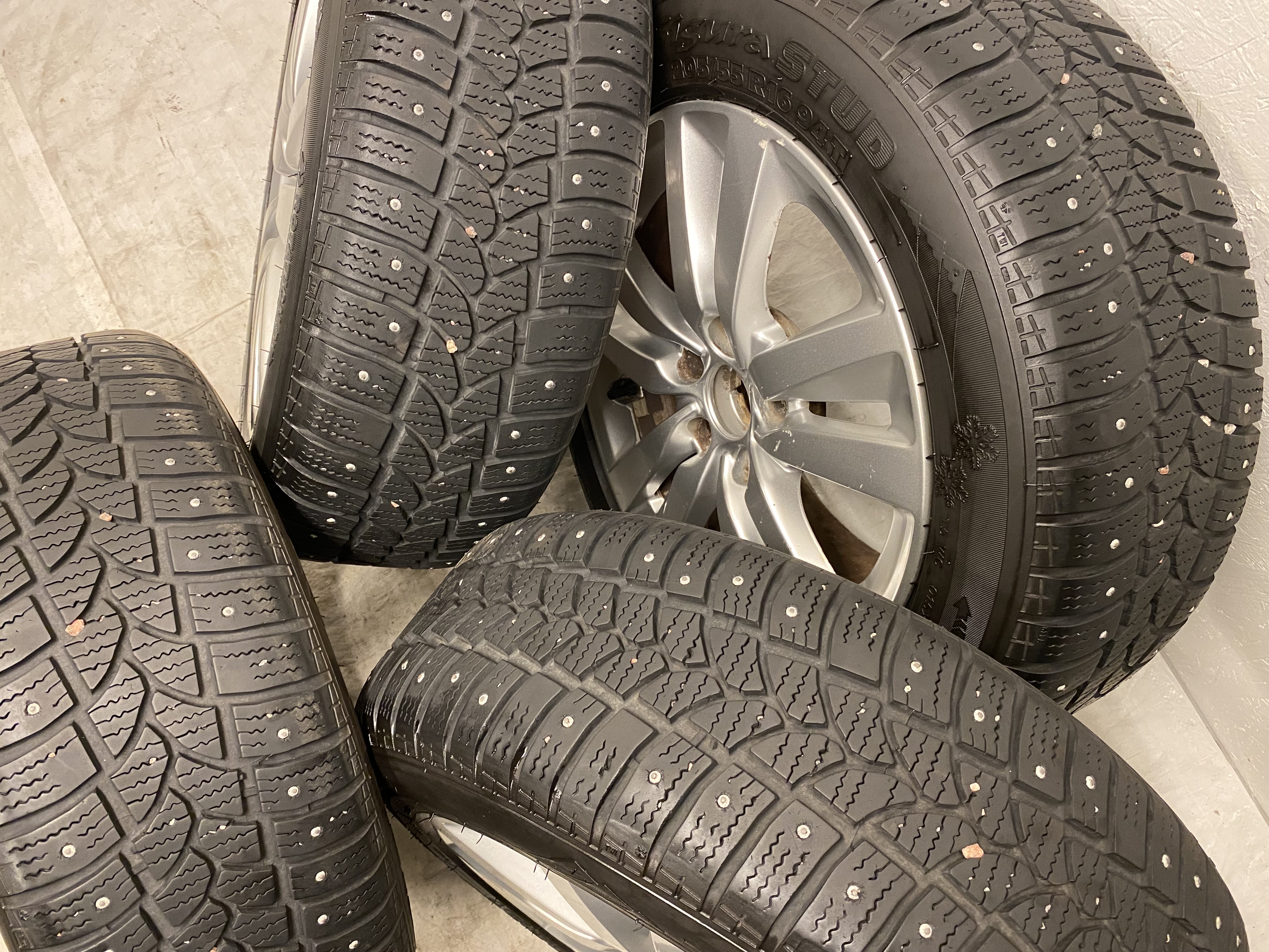 Kompletta Vinterhjul DUBB | 16" PEUGEOT 308 9677989577 | 5x108 7x16 ET44 65.1 +  205/55 R16 94T Tigar Sigura Stud | V30-2017 | 6mm | 6mm | 5.8mm | 5.8mm - 4