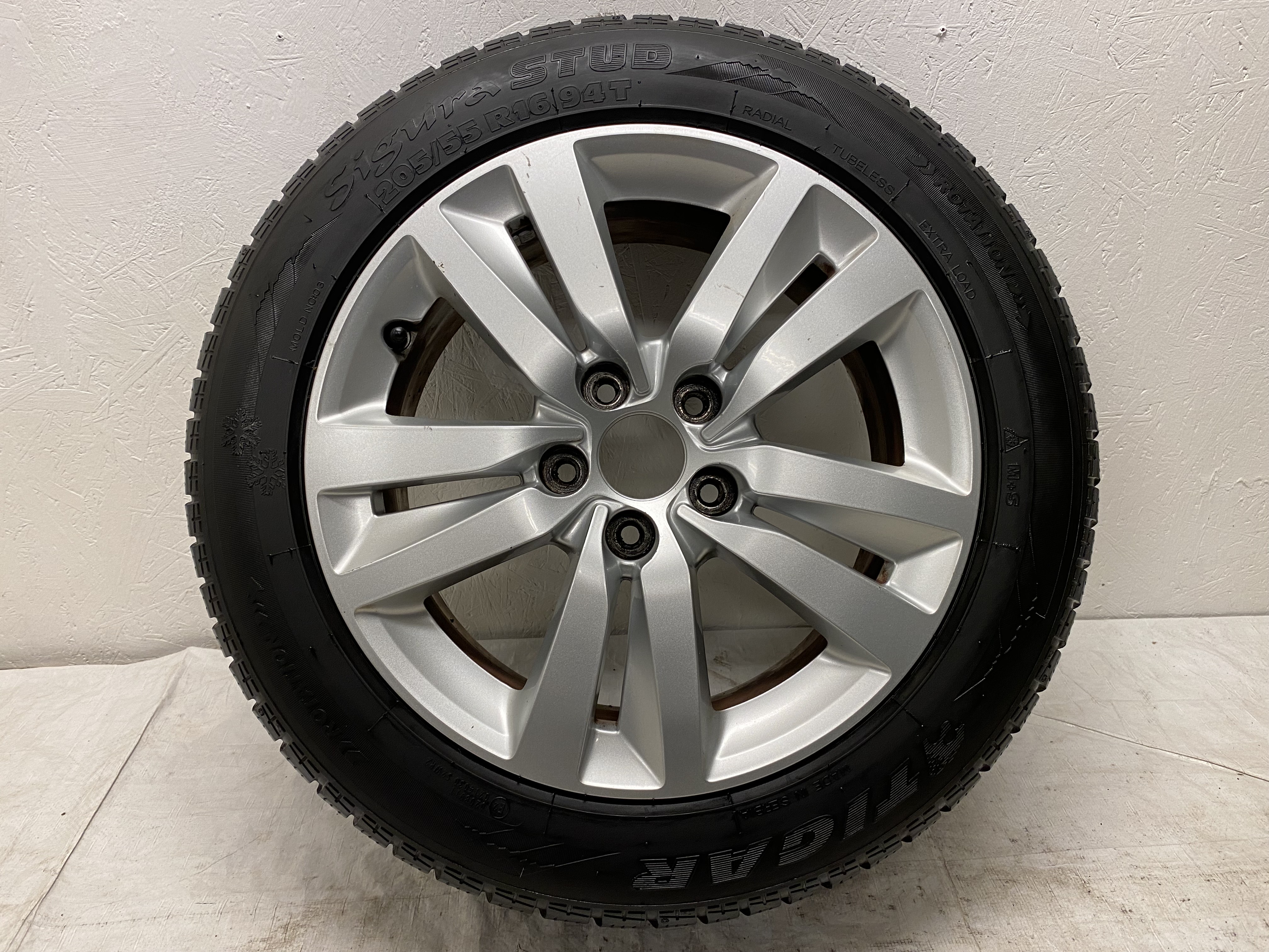 Kompletta Vinterhjul DUBB | 16" PEUGEOT 308 9677989577 | 5x108 7x16 ET44 65.1 +  205/55 R16 94T Tigar Sigura Stud | V30-2017 | 6mm | 6mm | 5.8mm | 5.8mm - 7