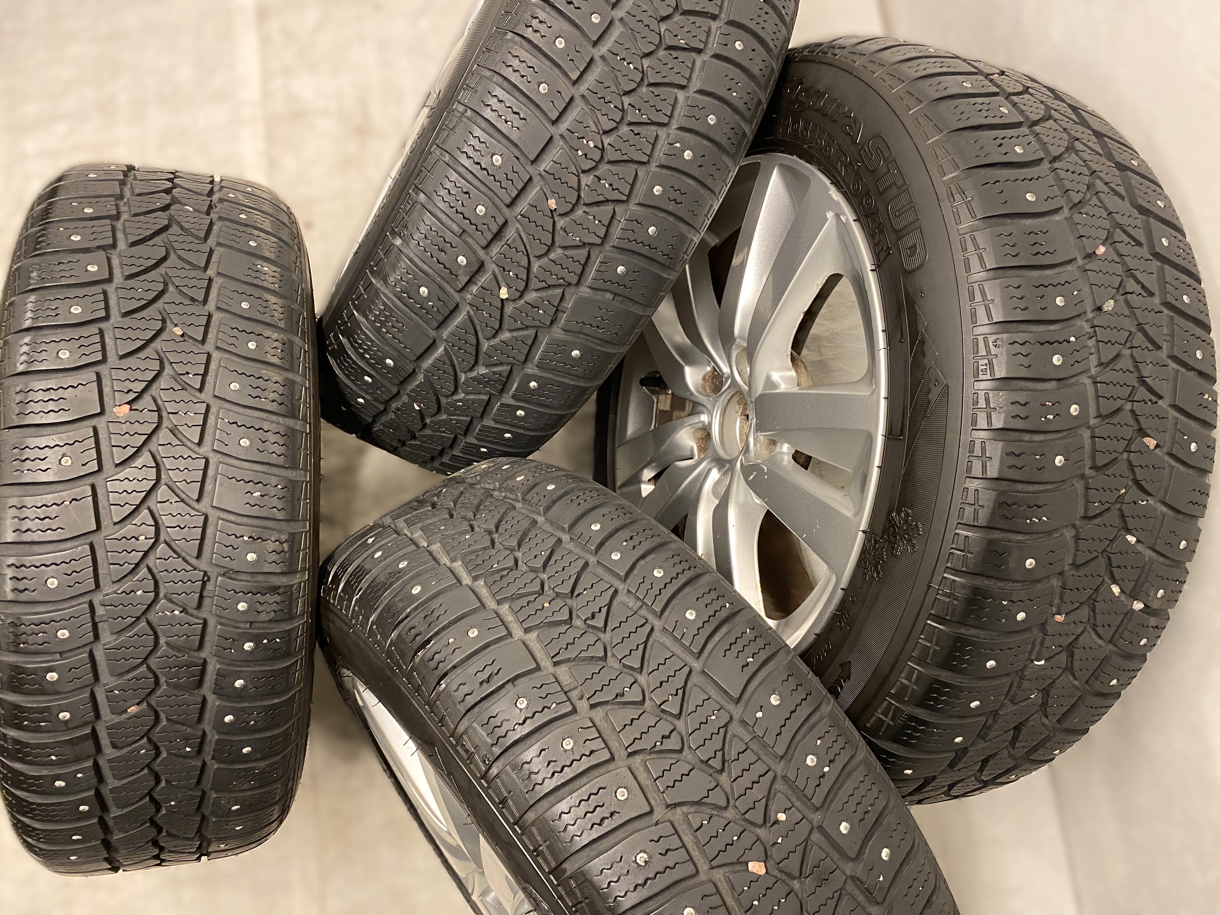 Kompletta Vinterhjul DUBB | 16" PEUGEOT 308 9677989577 | 5x108 7x16 ET44 65.1 +  205/55 R16 94T Tigar Sigura Stud | V30-2017 | 6mm | 6mm | 5.8mm | 5.8mm - 5