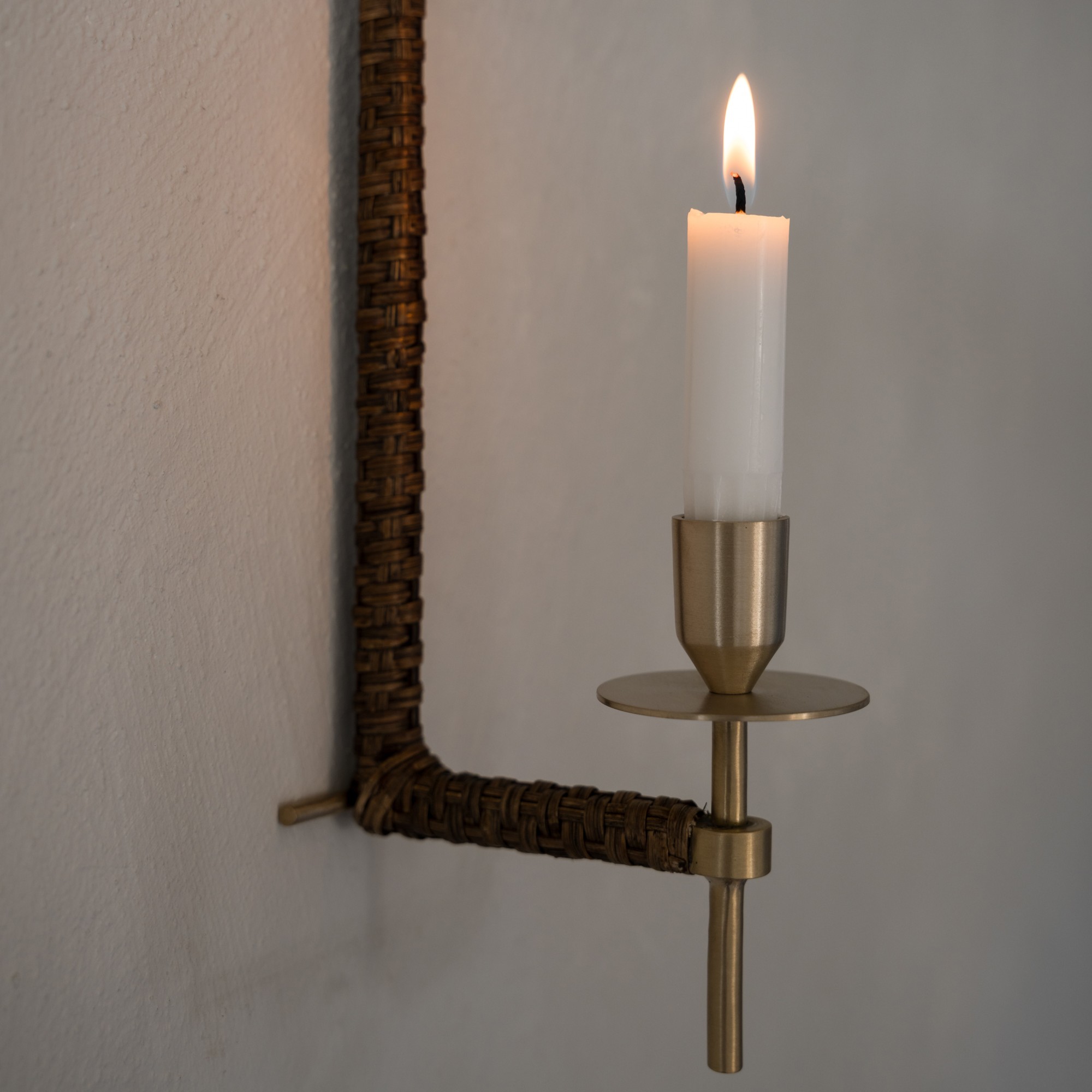 Väggljusstake Mässing/flätad  - ERNST - 2
