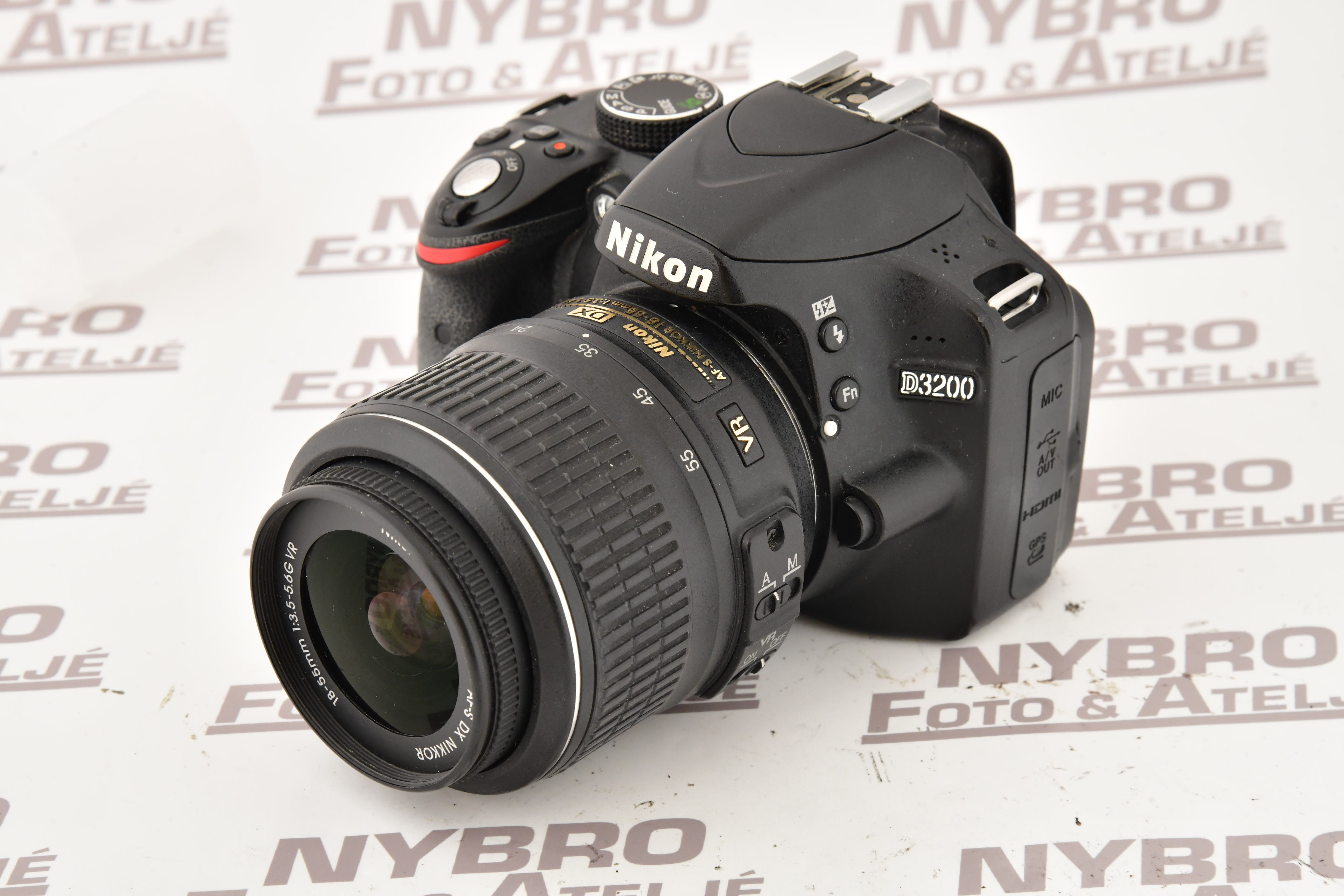 Nikon D3200 + 18-55/3,5-5,6 VR