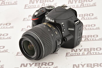 Nikon D3200 + 18-55/3,5-5,6 VR