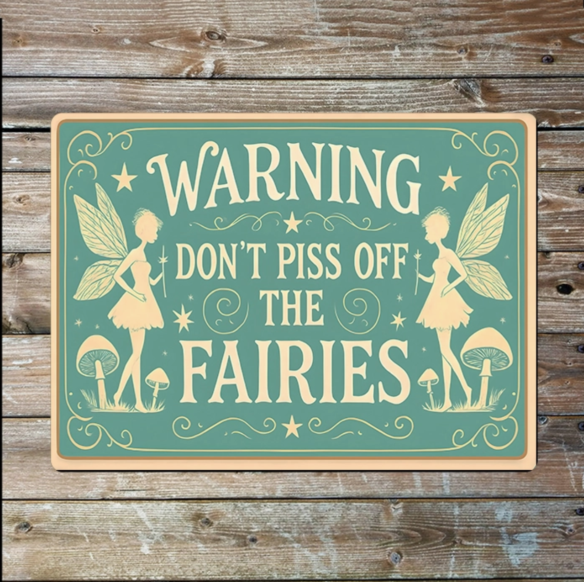Metallskylt i vintagestil – Warning, Don't Piss of The Fairies 15x20cm