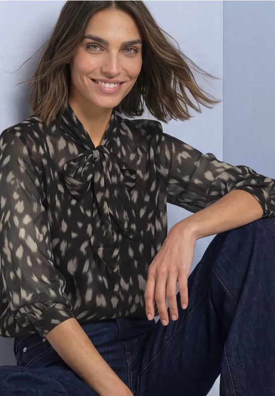 Chiffon blouse with tie detail Black Svart Mönstrad Blus