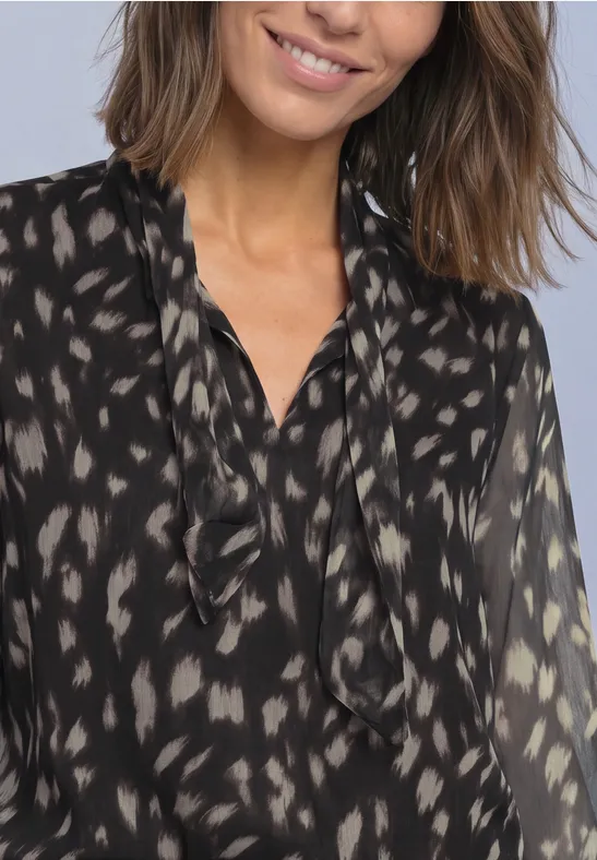 Chiffon blouse with tie detail Black Svart Mönstrad Blus