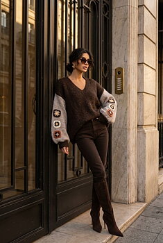 Knitted sweater brown embroidery
