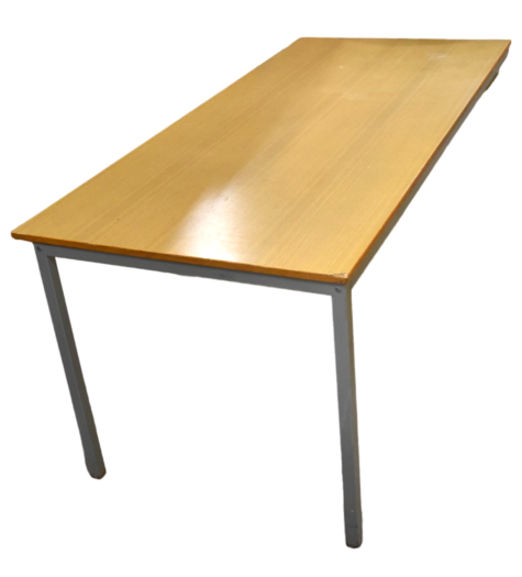 Träfärgat skrivbord