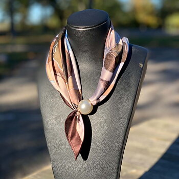 Scarf med pärlmagnet
