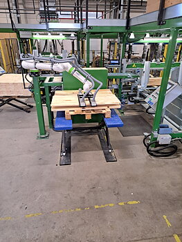Fanuc CRX Brädmatare