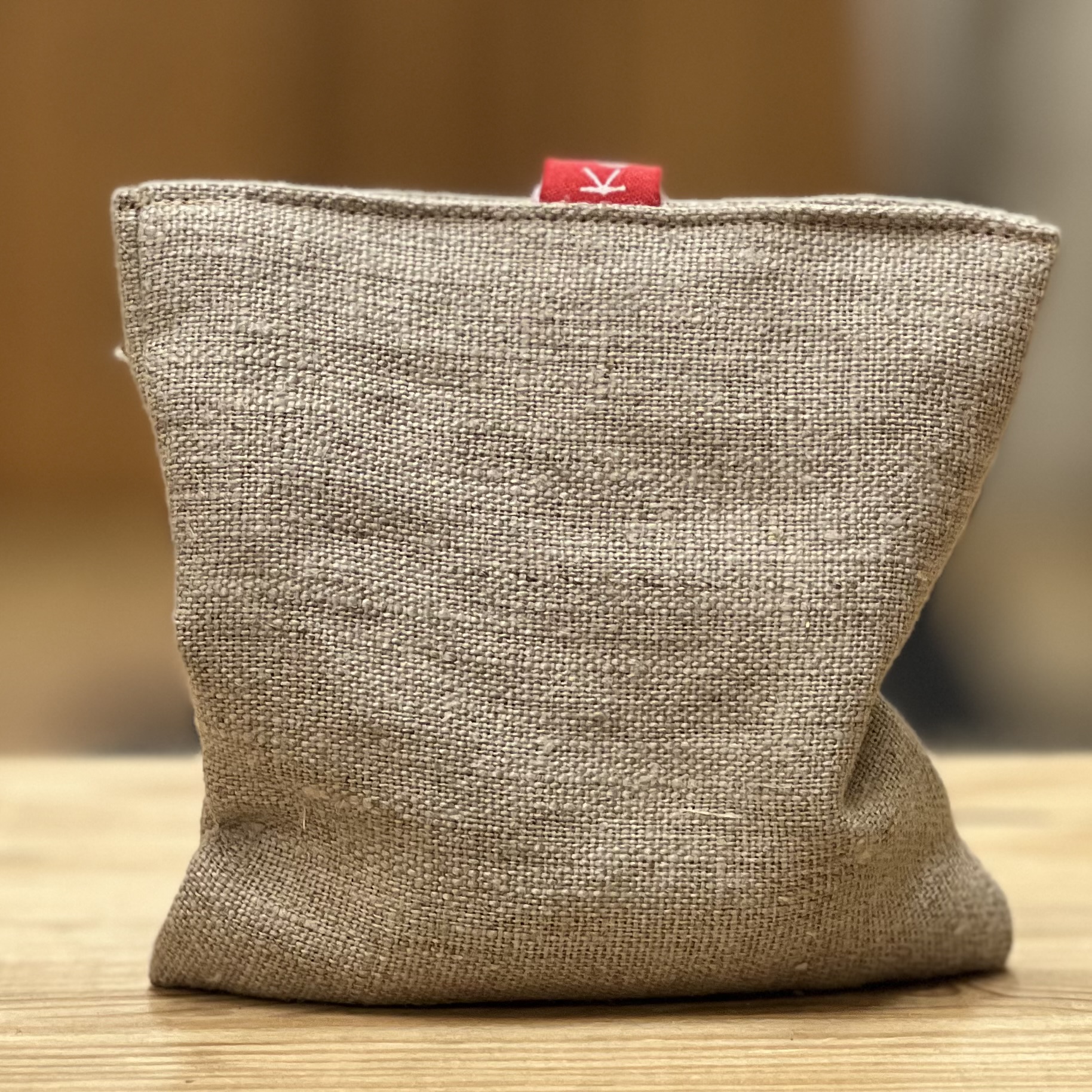 Handgjord sensorisk ärtpåse i linnetyg – Montessori-inspirerat material - Natur