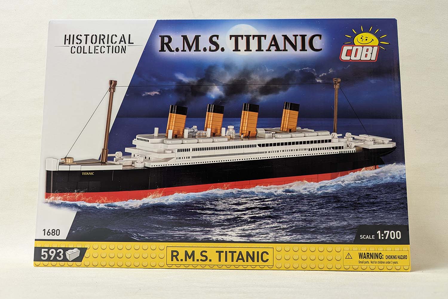 RMS Titanic Building Block Model Kit, 593 pieces - 2