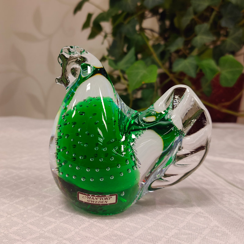 Grön fågel i glas från Mantorp - 2