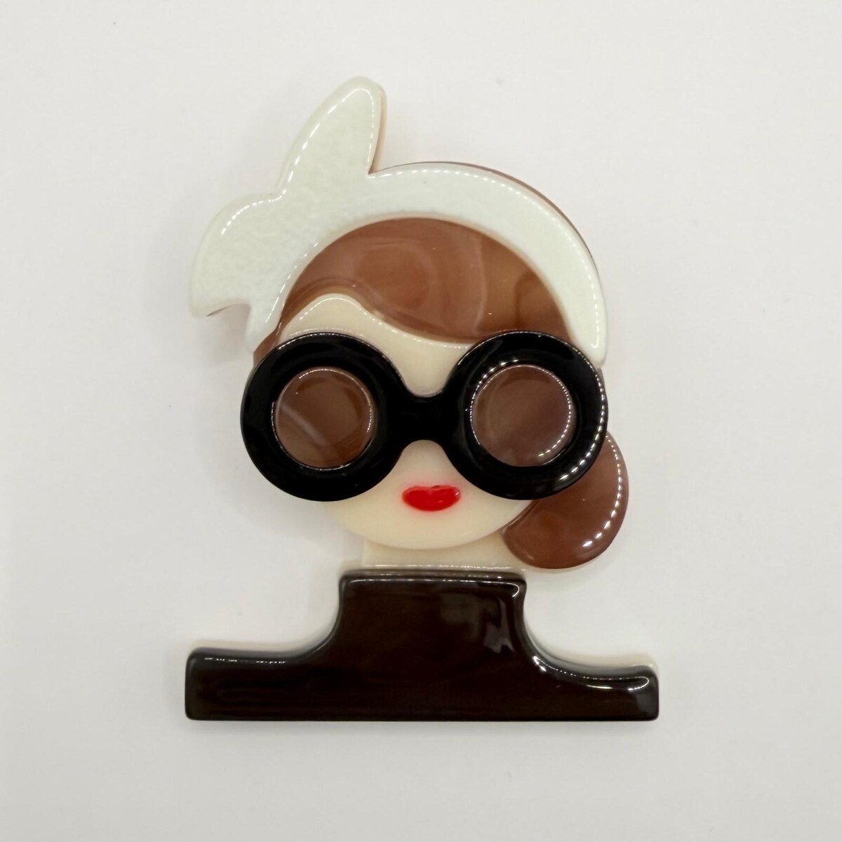 Brosch Girl