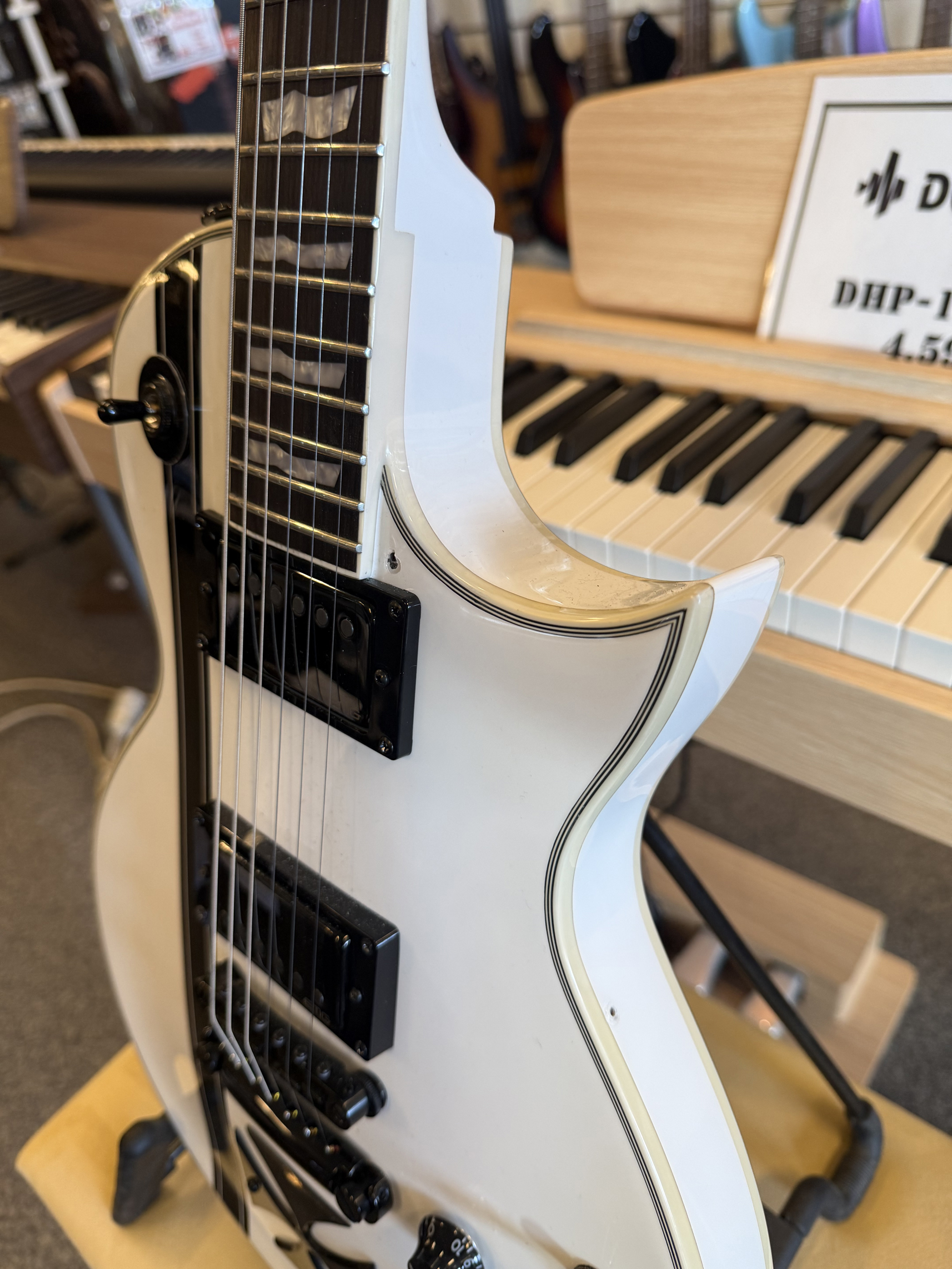 ESP/LTD Iron Cross SW w hardcase - 4