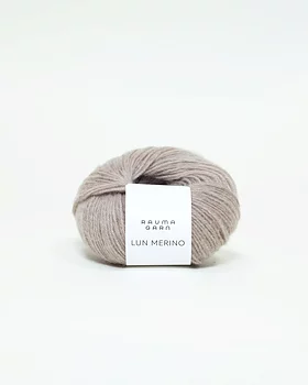 Nystan Lun Merino Muskat 03 från Rauma Garn i ljus gråbeige nyans