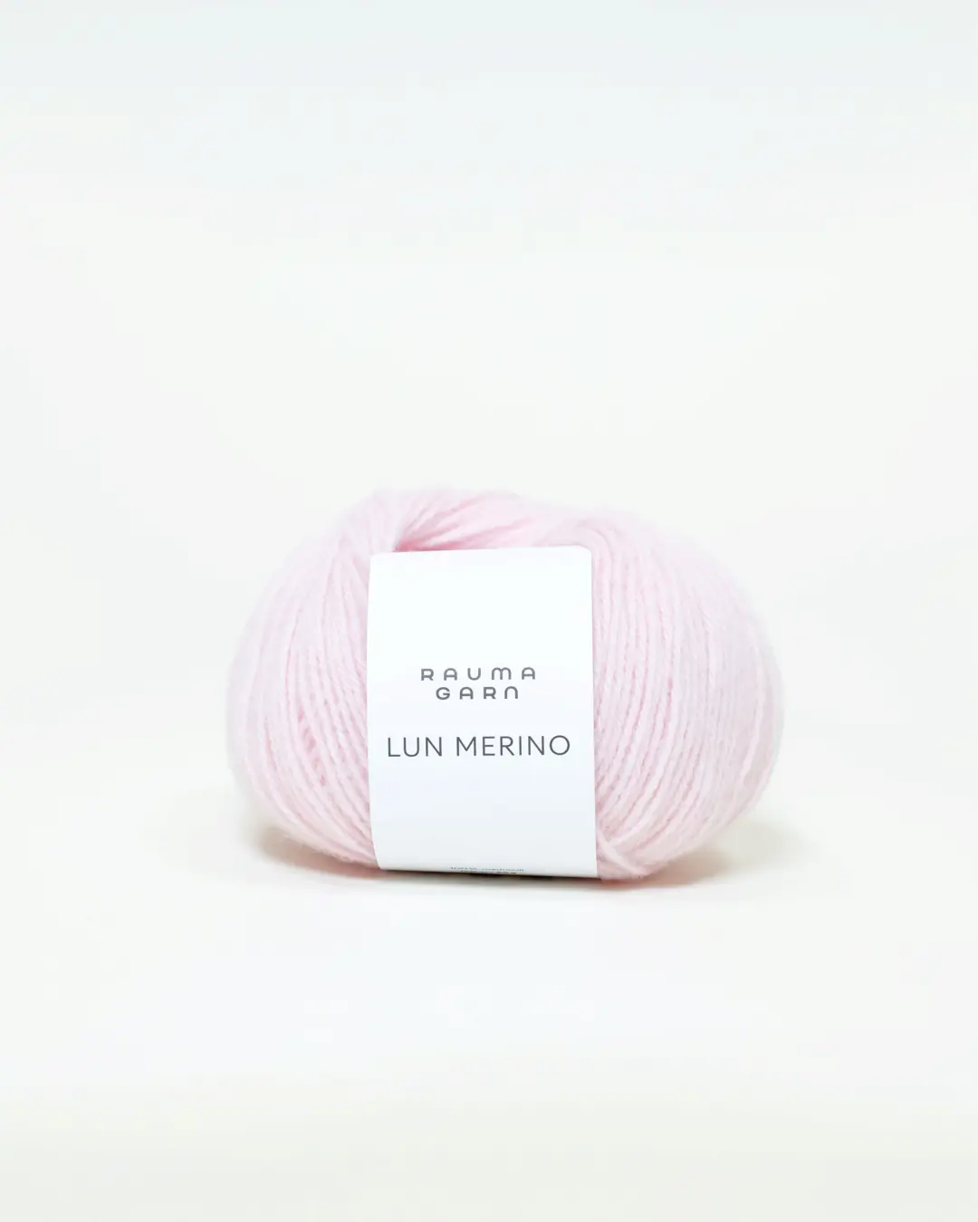 Nystan Babyrosa Lun Merino Rauma 31 i ljus pastellrosa nyans.