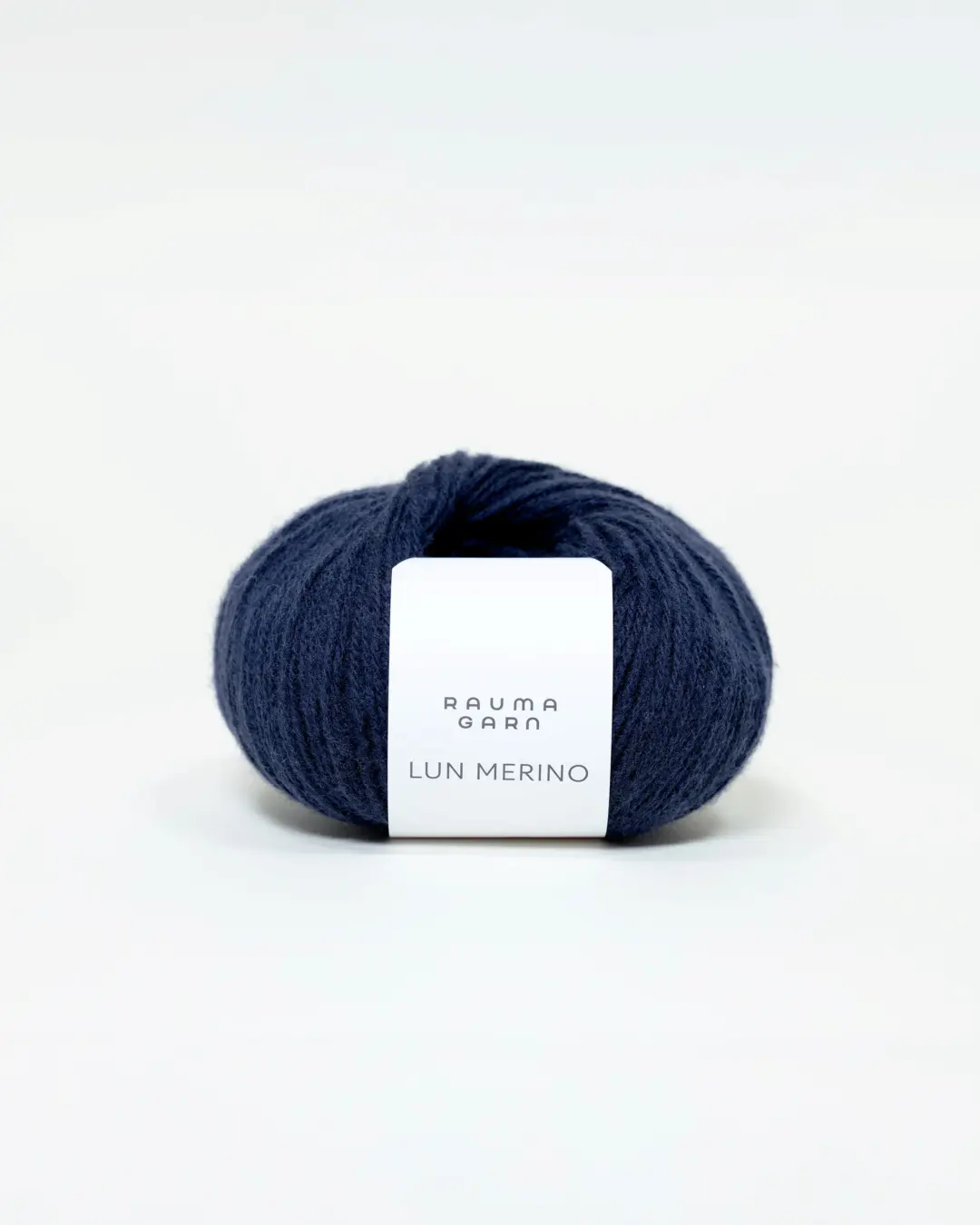 Nystan Marin Lun Merino Rauma 48 i mörk marinblå nyans.
