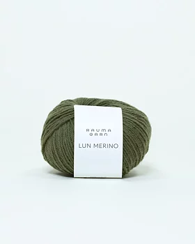 Nystan Skogsgrön Lun Merino Rauma 8791 i dämpad olivgrön nyans.