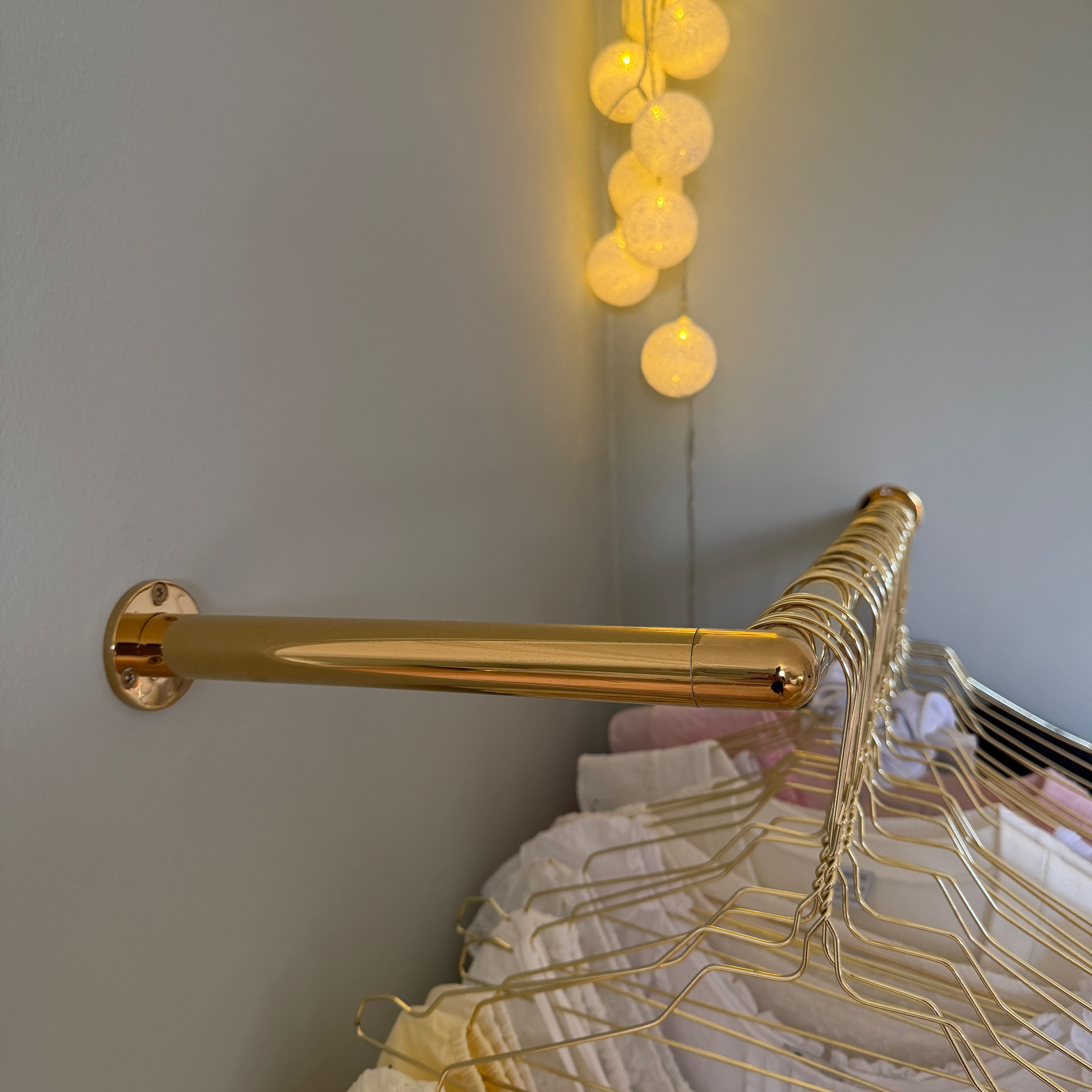 Corner Clothes Hanger - Classic