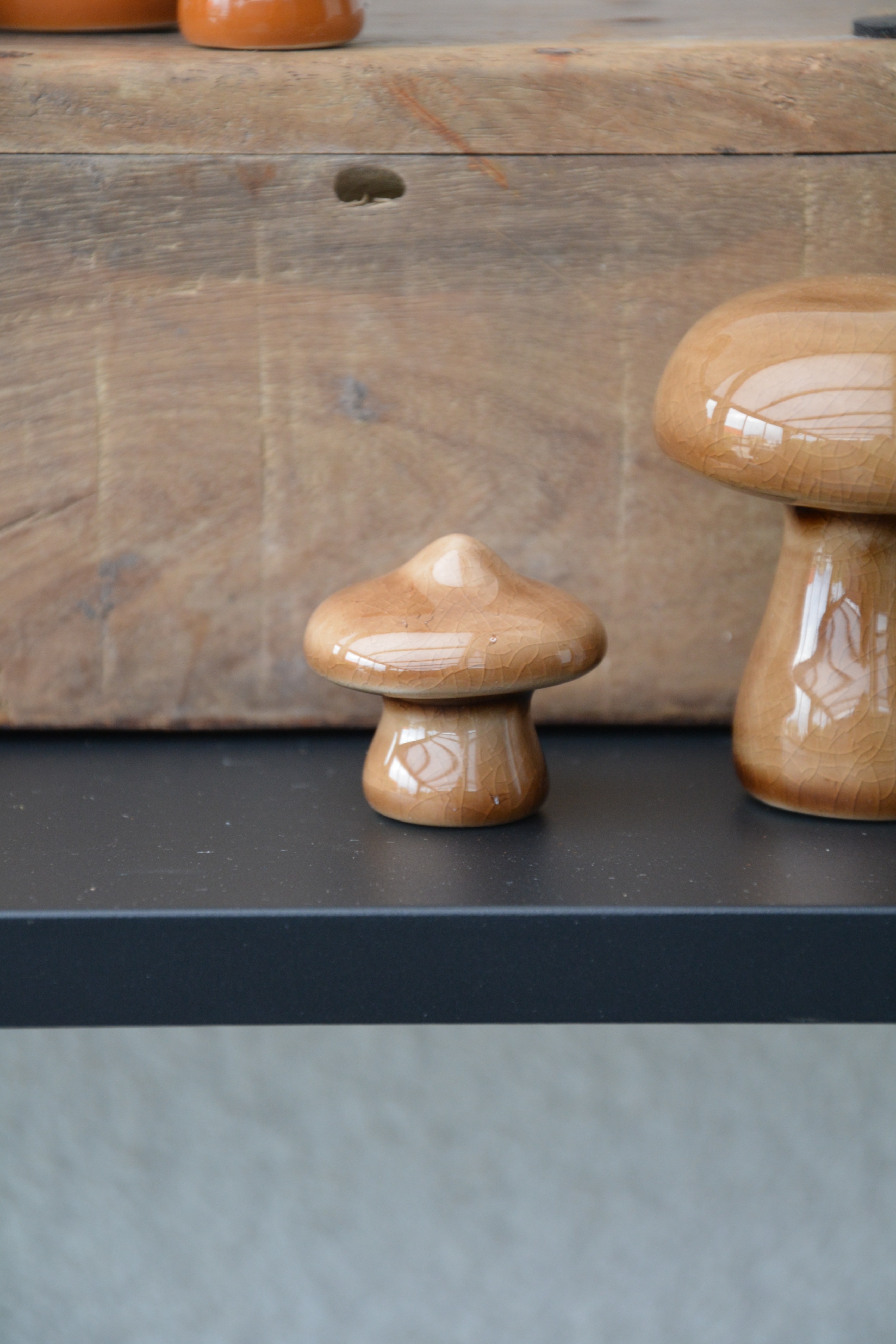 2 st Svampar i nougat keramik 4,2 cm