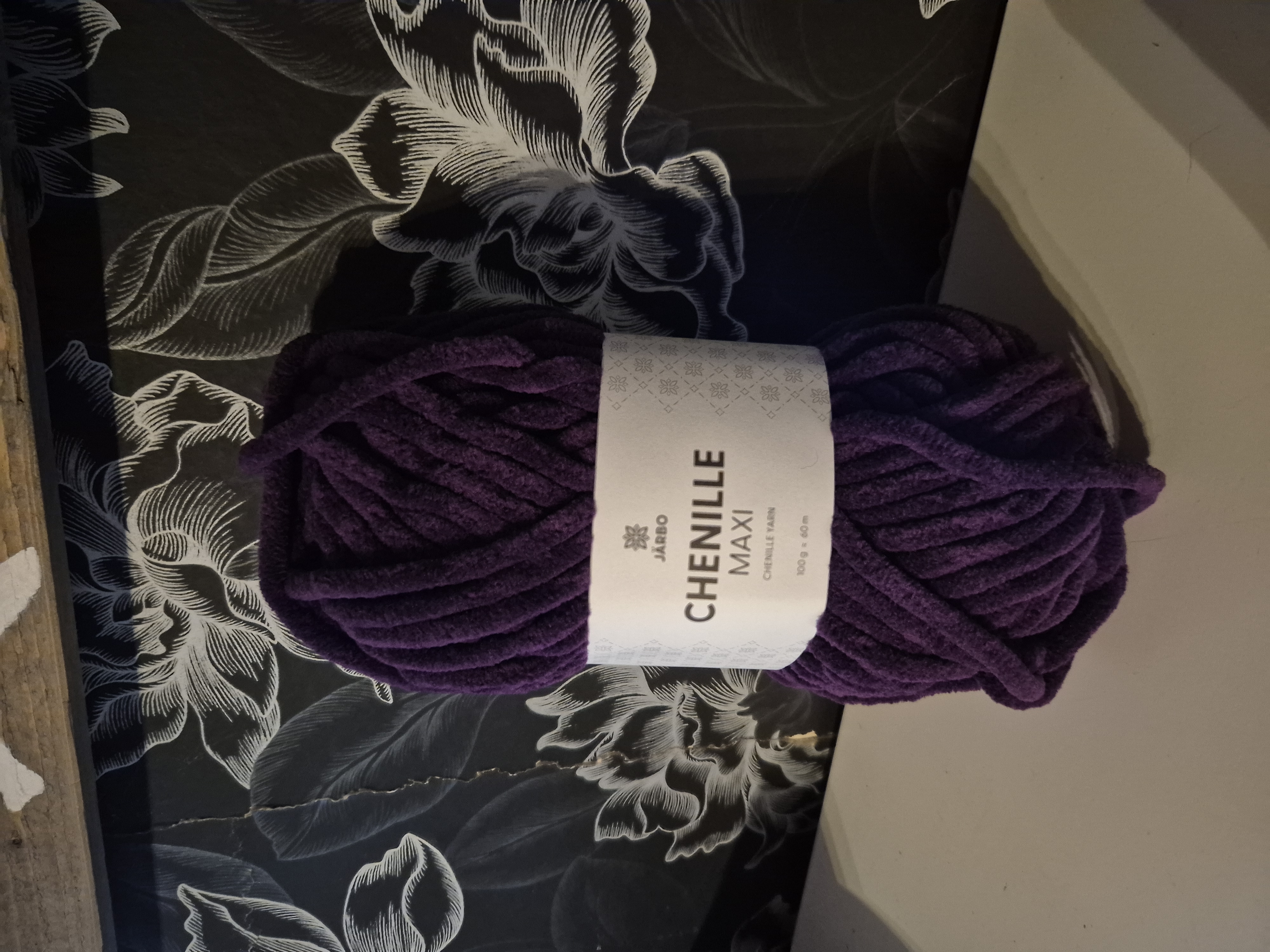 Chenille maxi, 12310 Goth Muffin, 100gr, Järbo