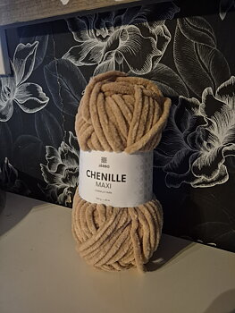 Chenille maxi 12311 Fuzzy Latte 100gr, Järbo