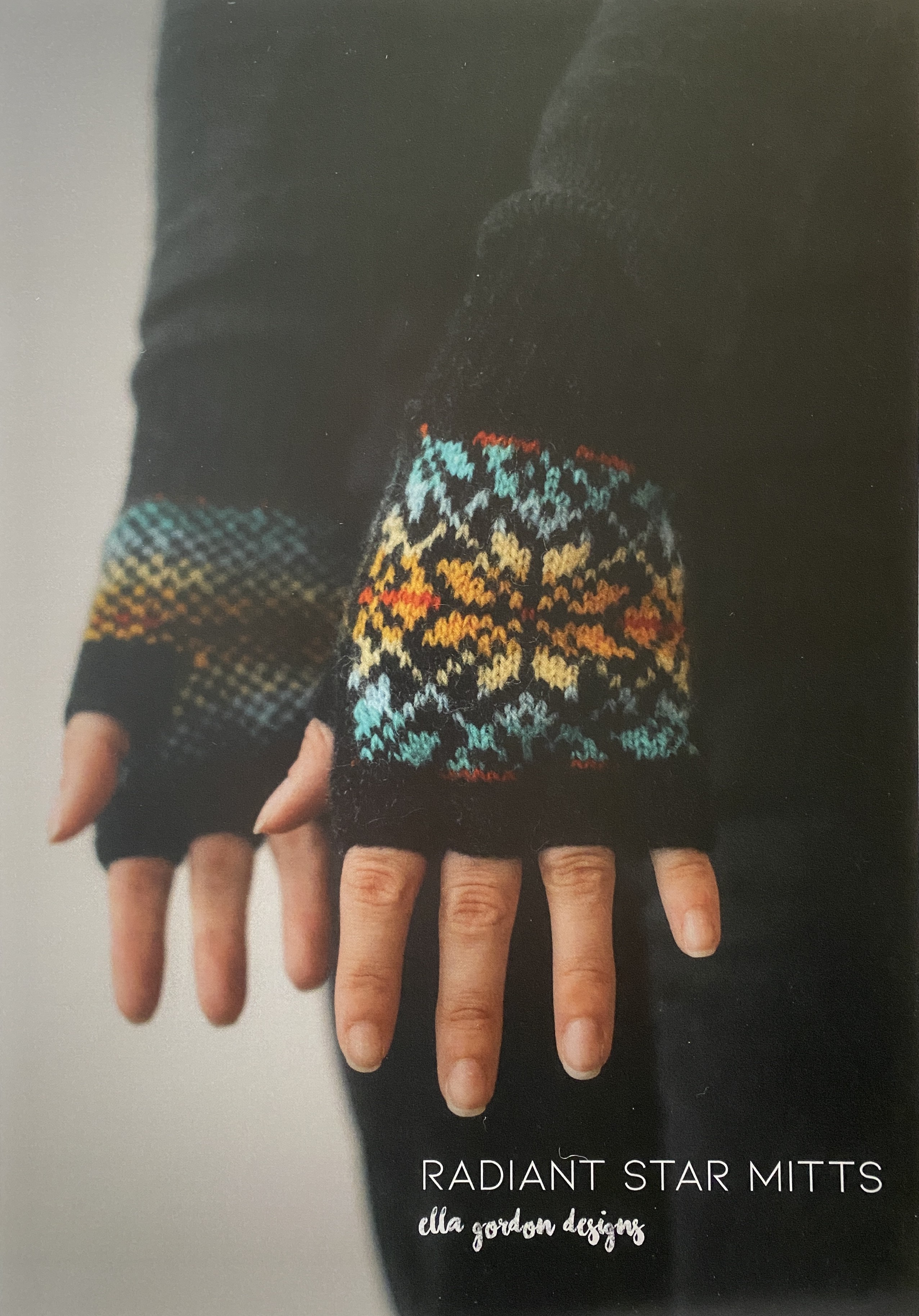 Radient star mitts by Ella Gordon, papper