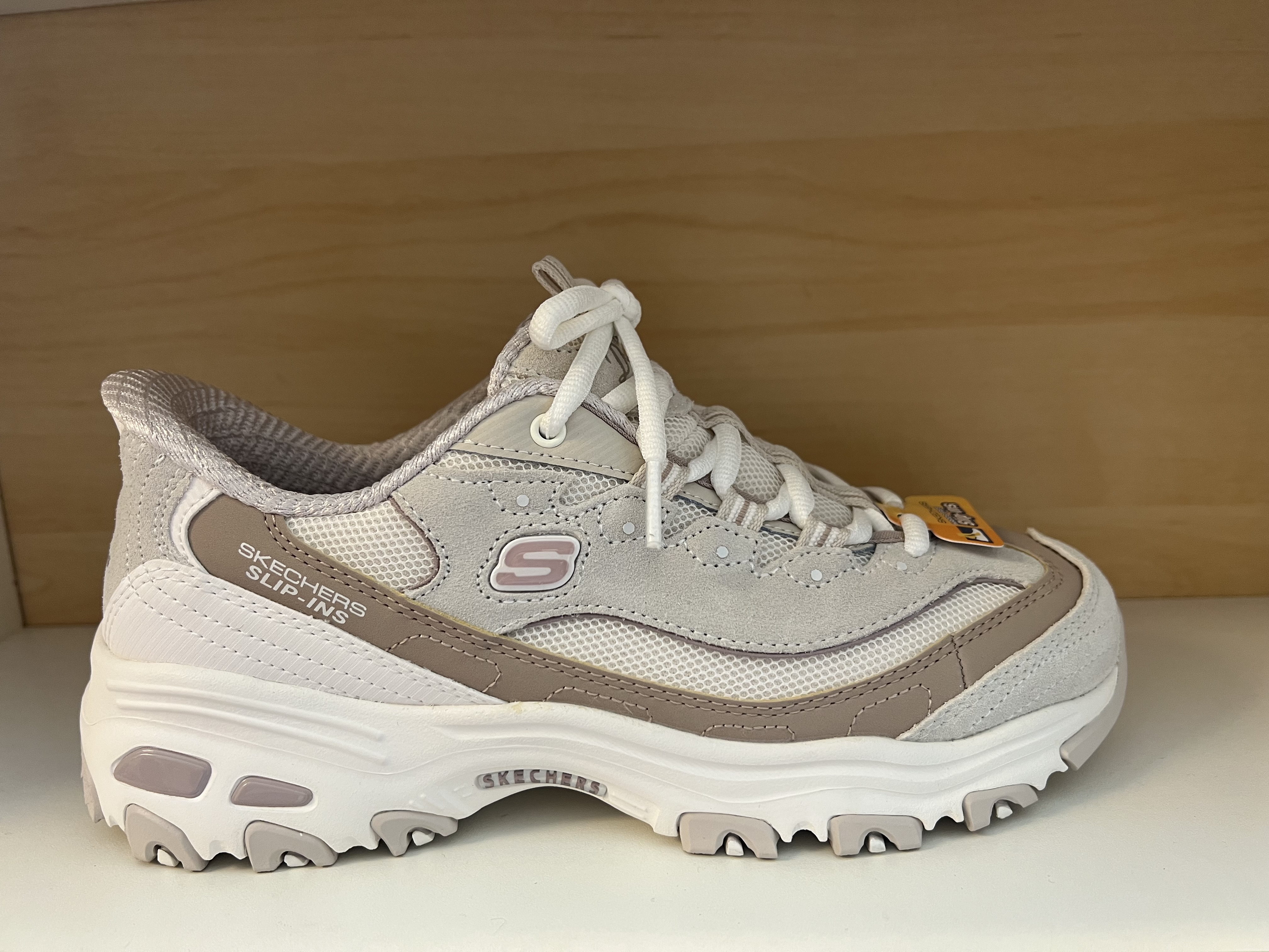 Skechers Fritidssko Slip-Ins,  Memory Foam och Air Cooled innersula.  Bred och skön modell.