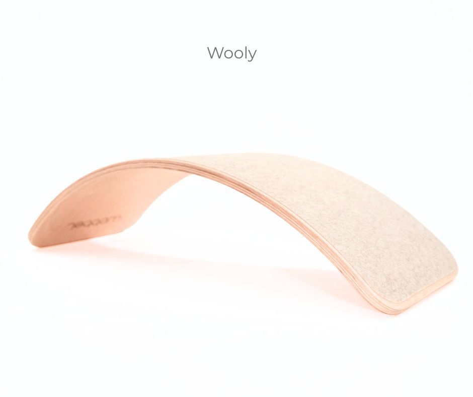 FÖRBESTÄLLNING -  Wobbel Original Balansbräda i Trä I KoKoBello - Wooly Grå Ullfilt - 8