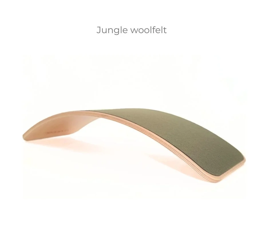 FÖRBESTÄLLNING -  Wobbel Original Balansbräda i Trä I KoKoBello - Wooly Jungle Ullfilt - 6