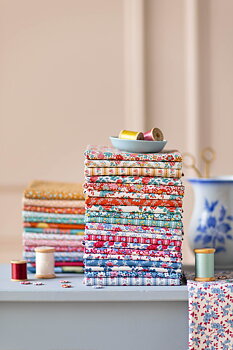 Tilda  Fat Quarter Village Life