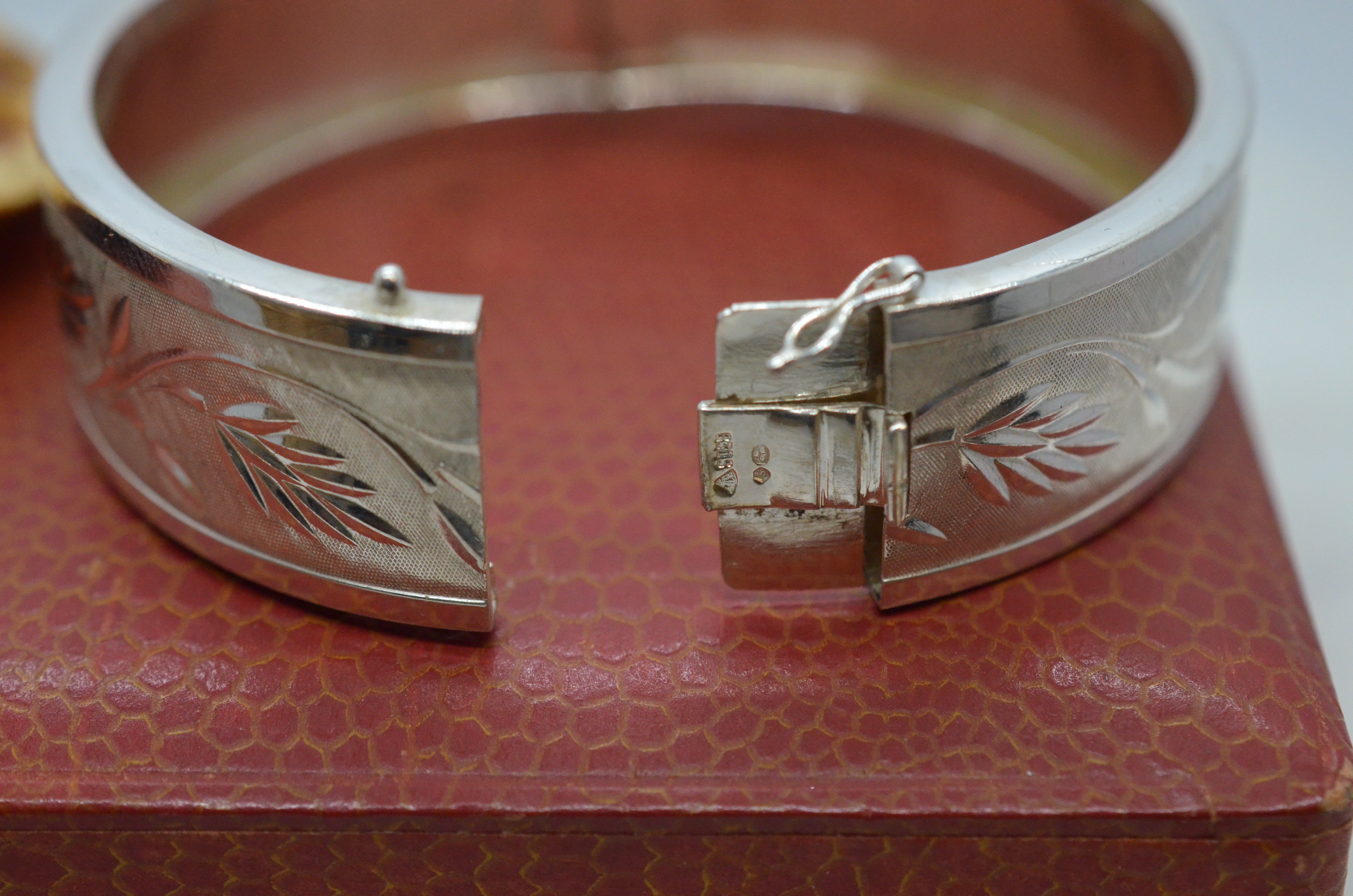 Vintage armring i silver med vackert mönster - 3
