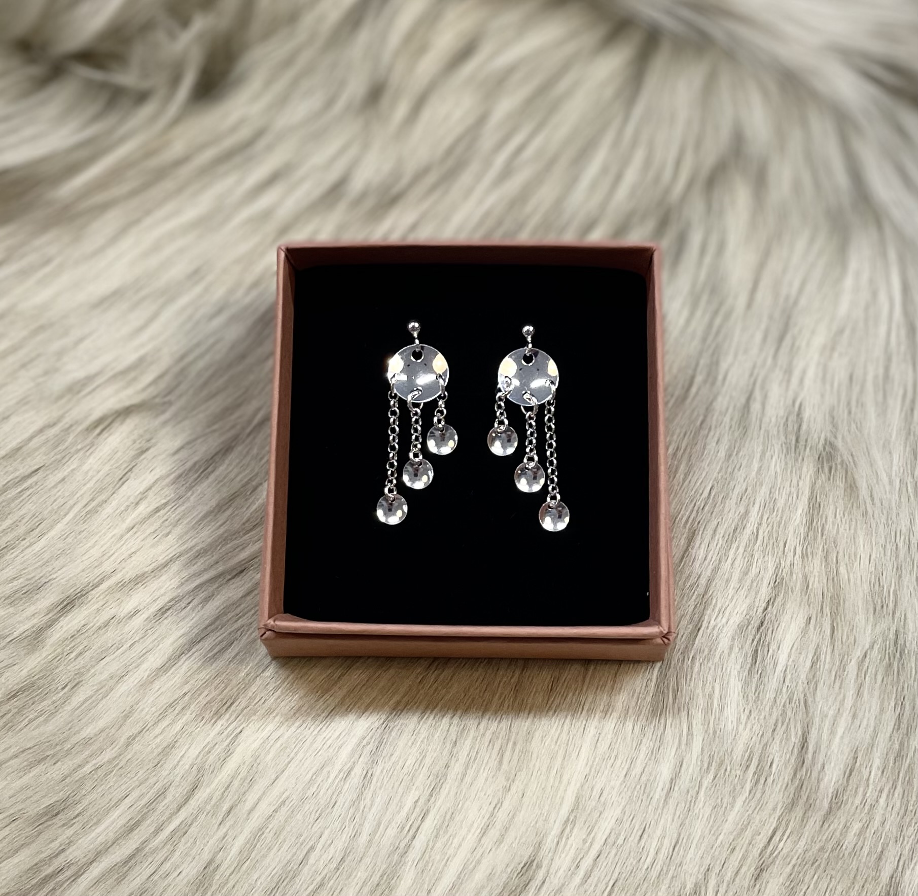 Stiftörhängen i silver 