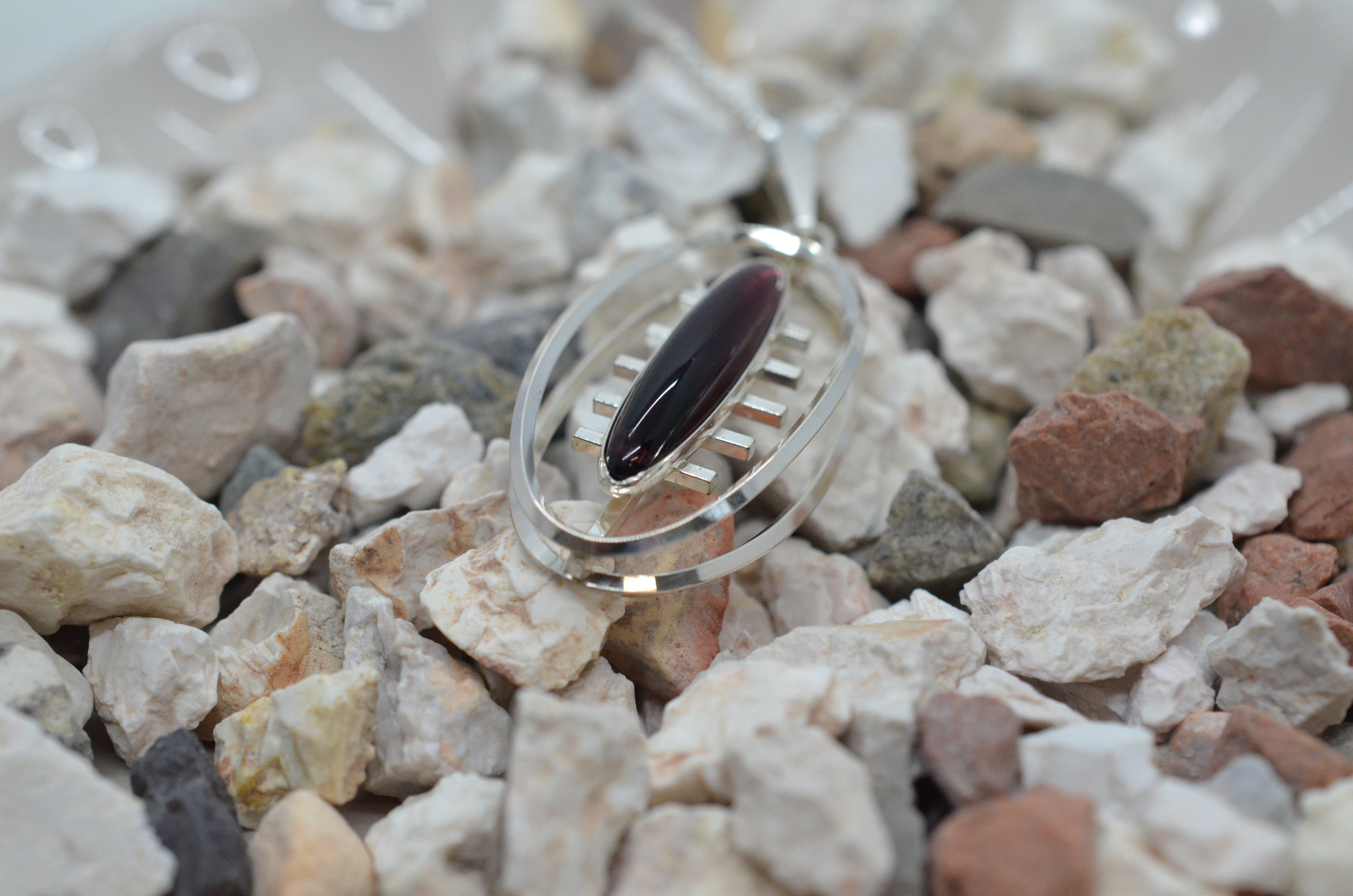 Vintage silverhalsband med mörkrosa sten - 2