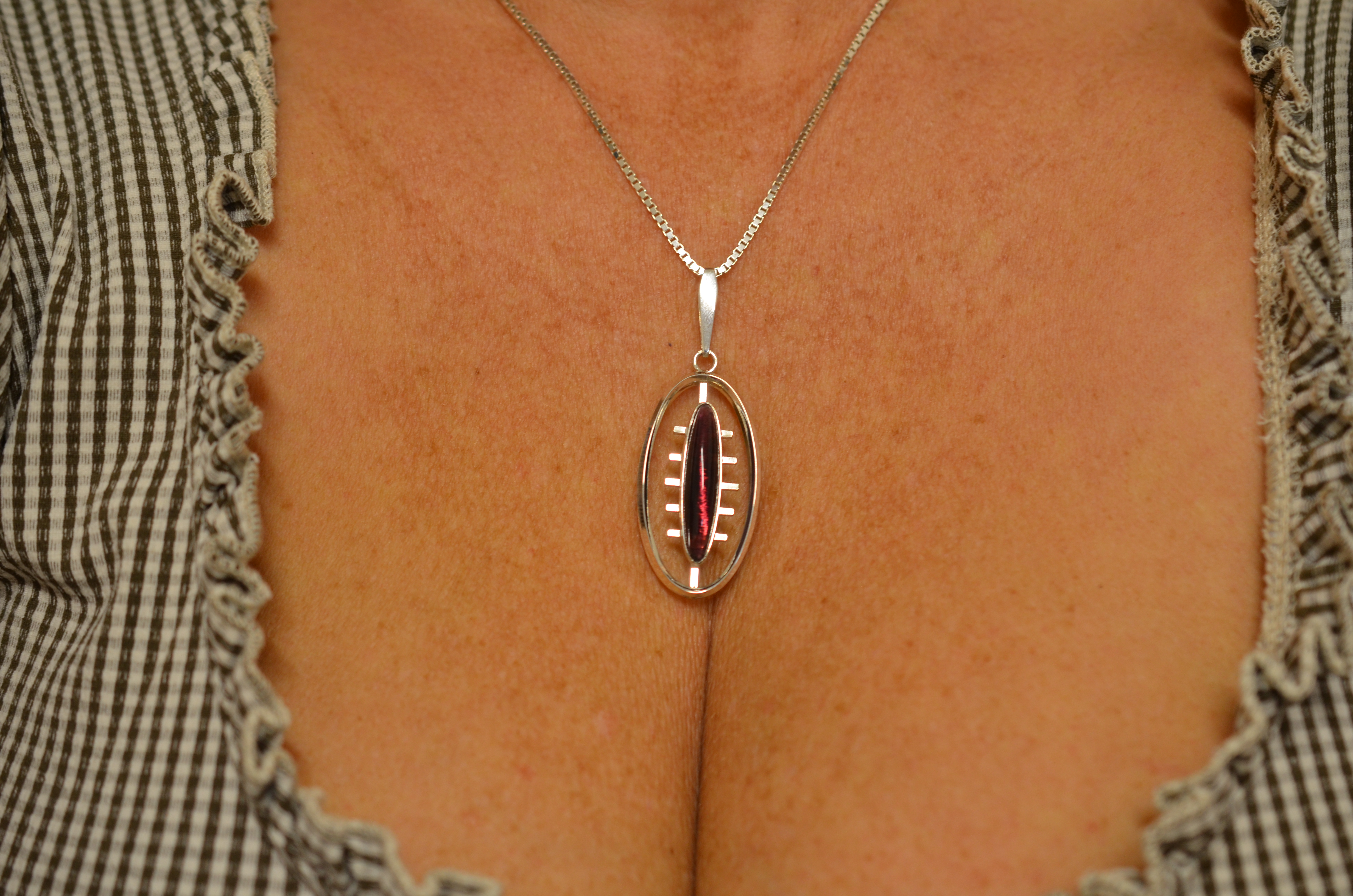 Vintage silverhalsband med mörkrosa sten - 5