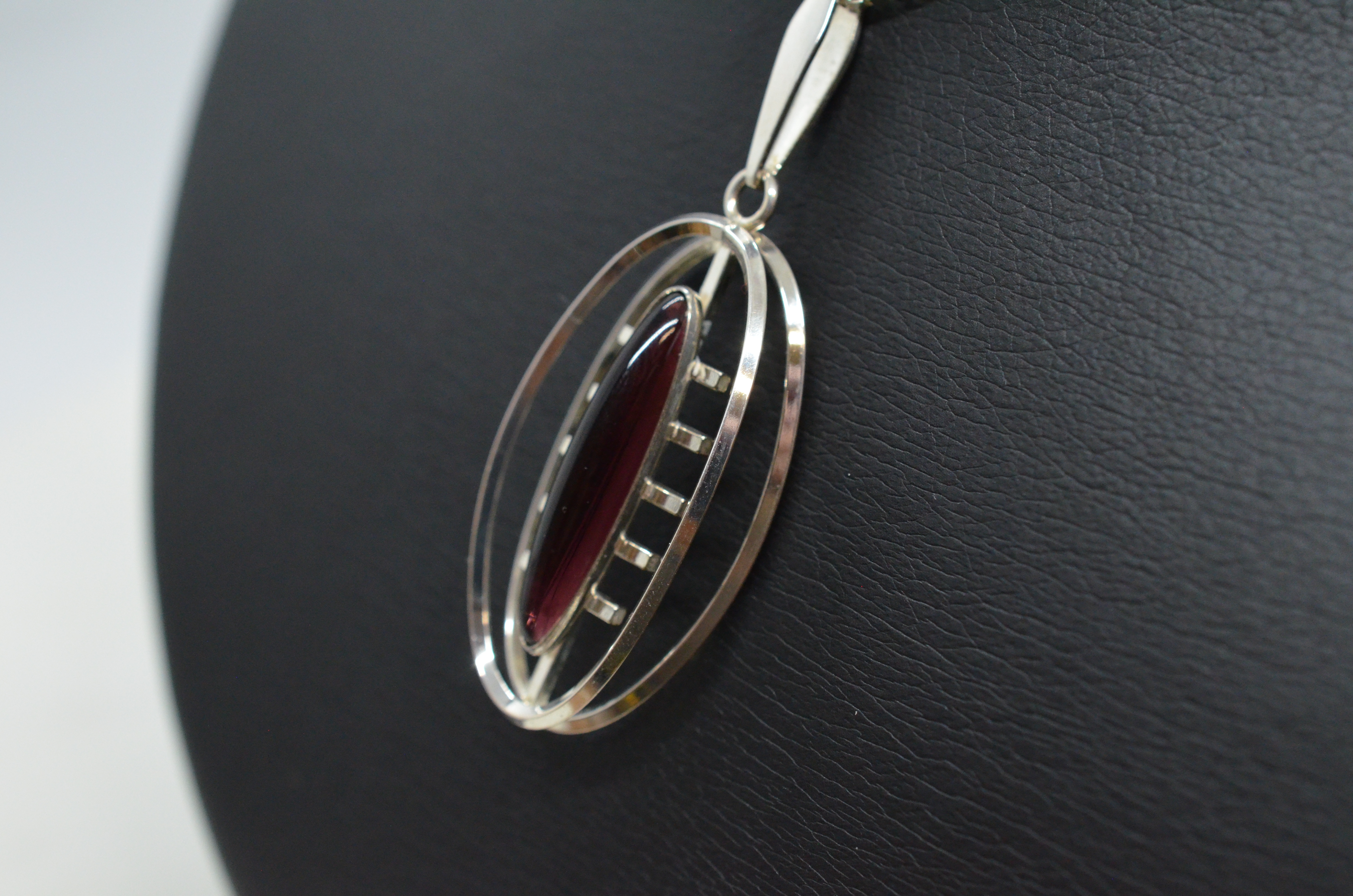 Vintage silverhalsband med mörkrosa sten - 4