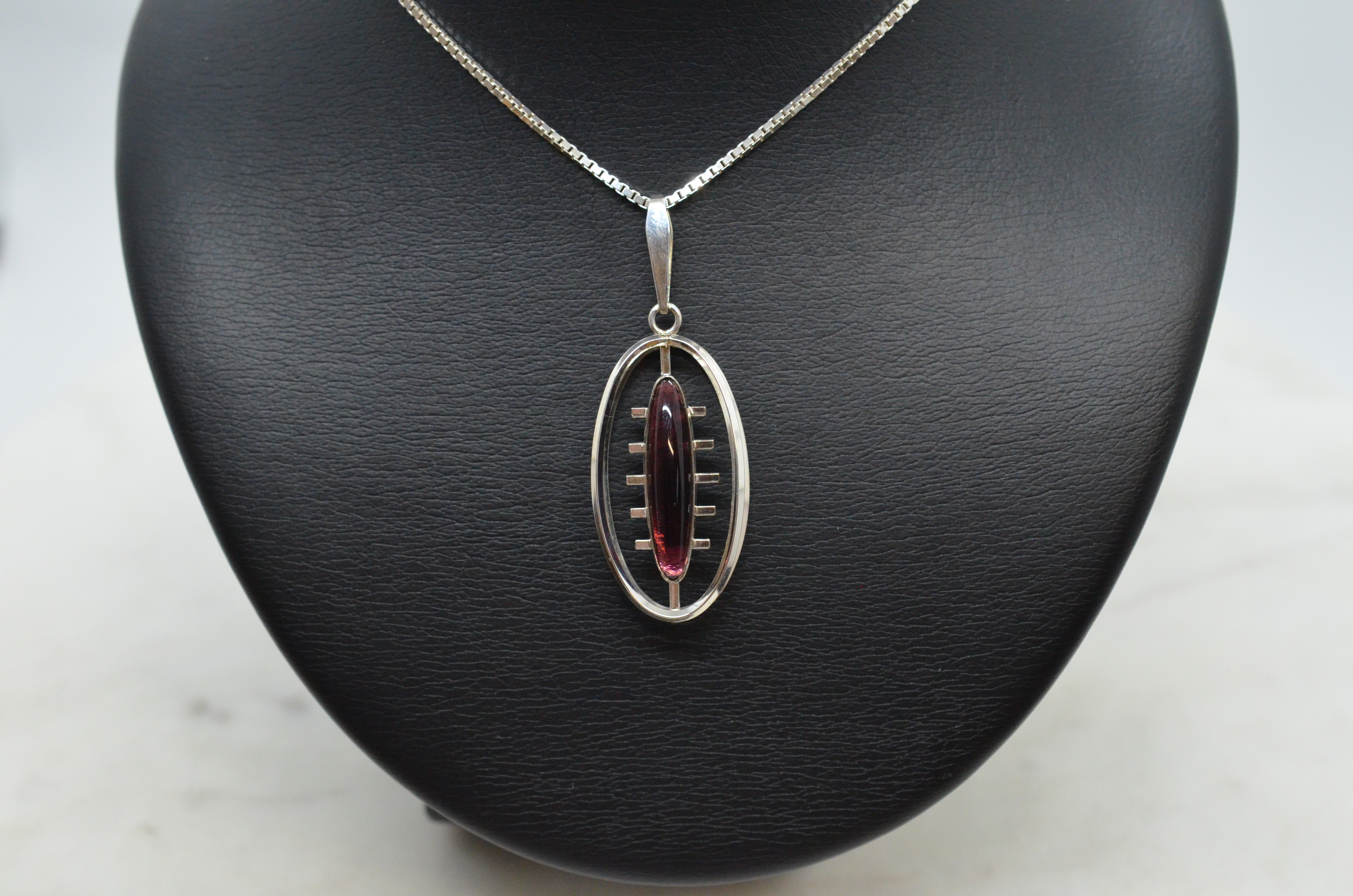 Vintage silverhalsband med mörkrosa sten - 3