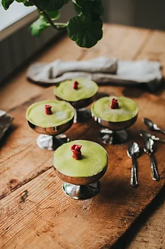 GLASSBÄGARE/DESSERTSKÅL Låga med fot i rostfritt 4-pack