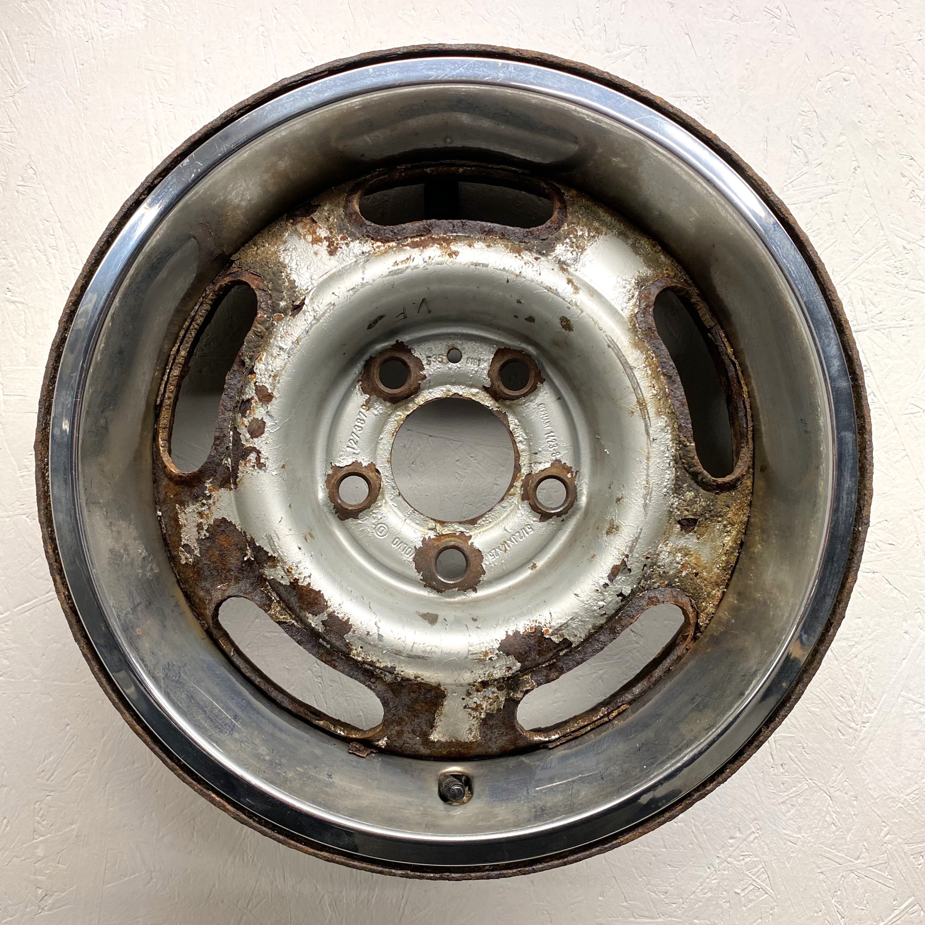 BEGAGNAT | 4 st | 14" PLÅTFÄLGAR VOLVO 240 1273879 med SNOBBRINGAR | 5x108 5.5x14 ET25 65.1 - R-3 - 5