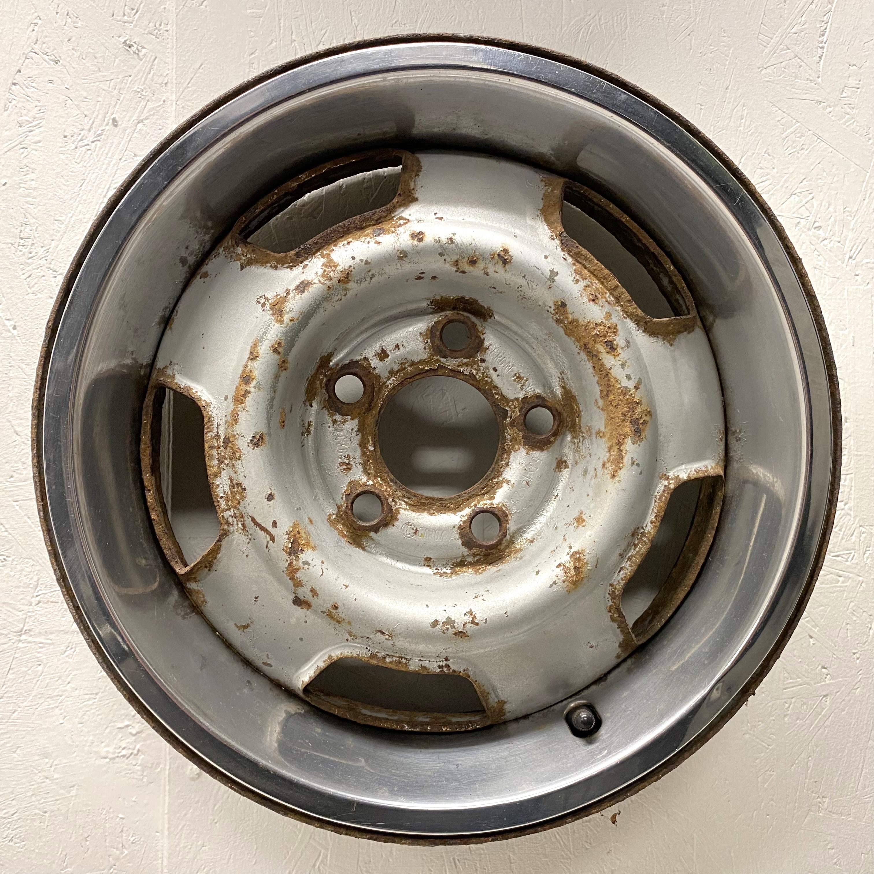 BEGAGNAT | 4 st | 14" PLÅTFÄLGAR VOLVO 240 1229734 med SNOBBRINGAR | 5x108 5x14 ET25 65.1 - S-3 - 2