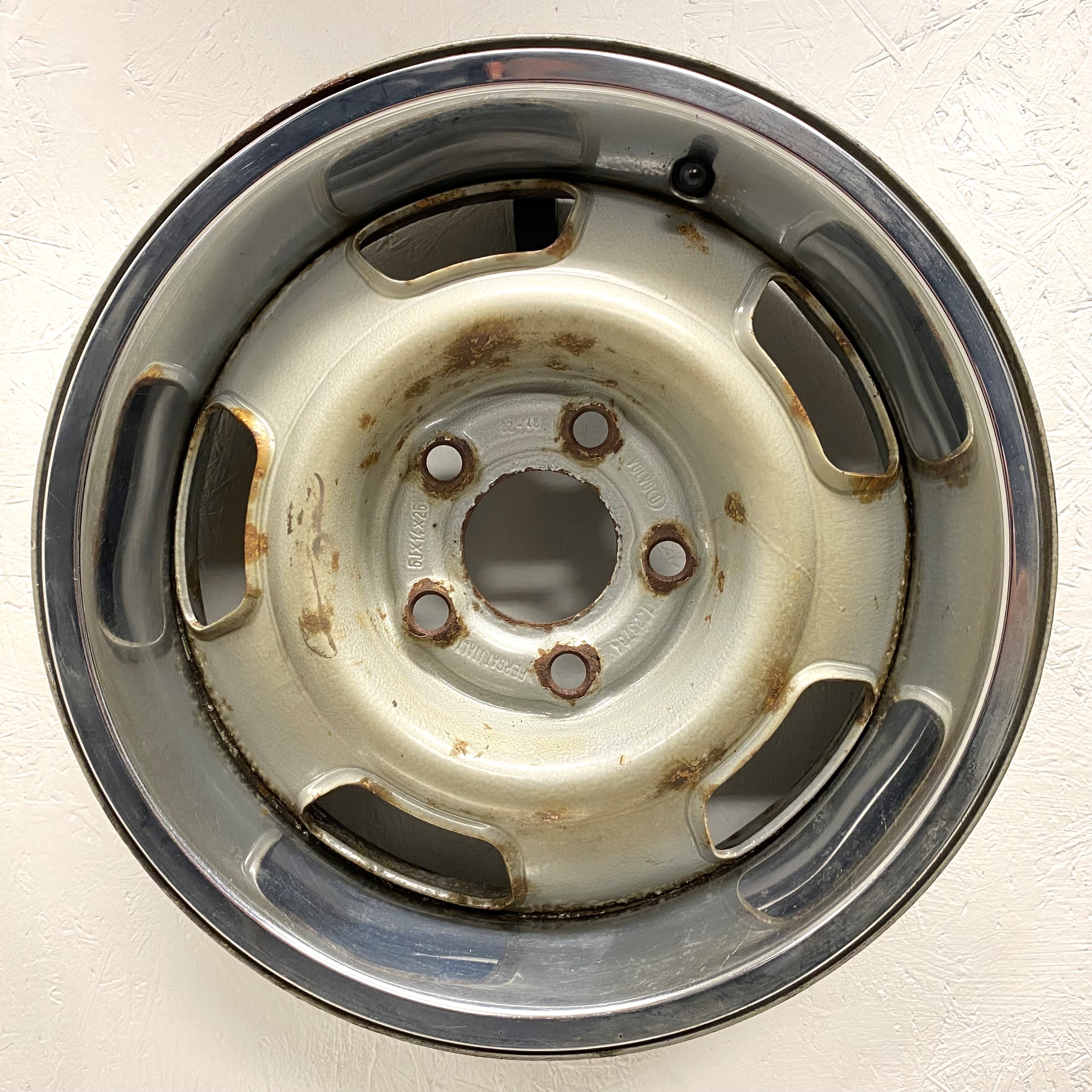 BEGAGNAT | 4 st | 14" PLÅTFÄLGAR VOLVO 240 1229734 med SNOBBRINGAR | 5x108 5x14 ET25 65.1 - S-3 - 3